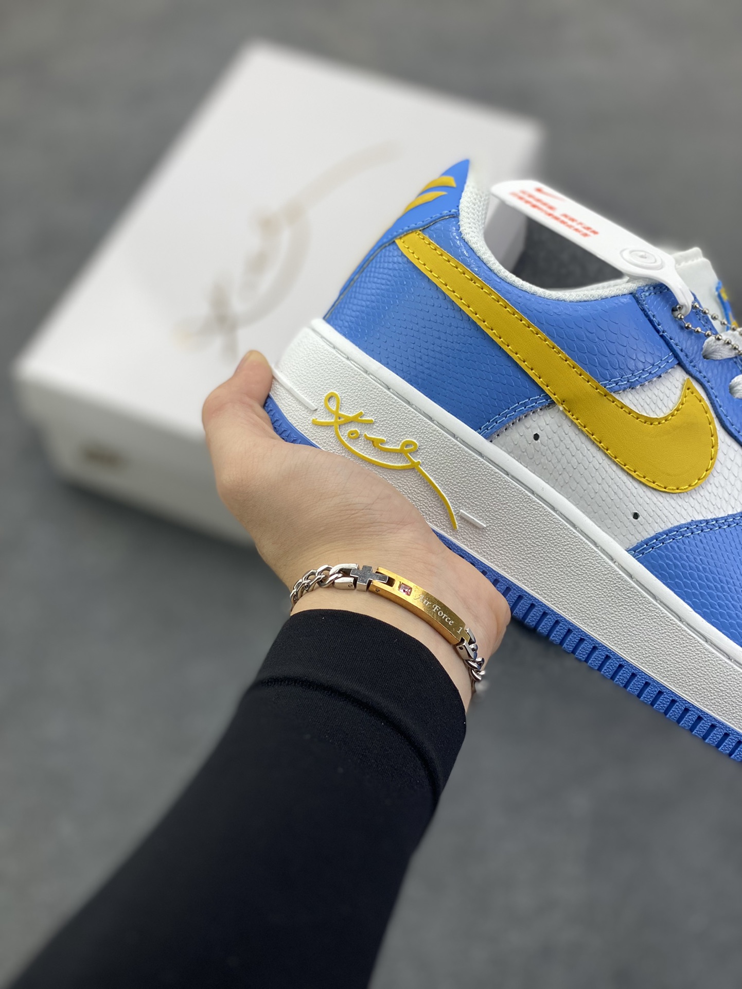 图片[6]-Nike Air Force 1 Low 科比 空军一号低帮运动休闲板鞋 原楦头原纸板 打造纯正空军版型 专注外贸渠道 全掌内置蜂窝气垫 原盒配件 原厂中底钢印、拉帮完美 货号：IM0583-400 尺码：36 36.5 37.5 38 38.5 39 40 40.5 41 42 42.5 43 44 44.5 45-选品中心