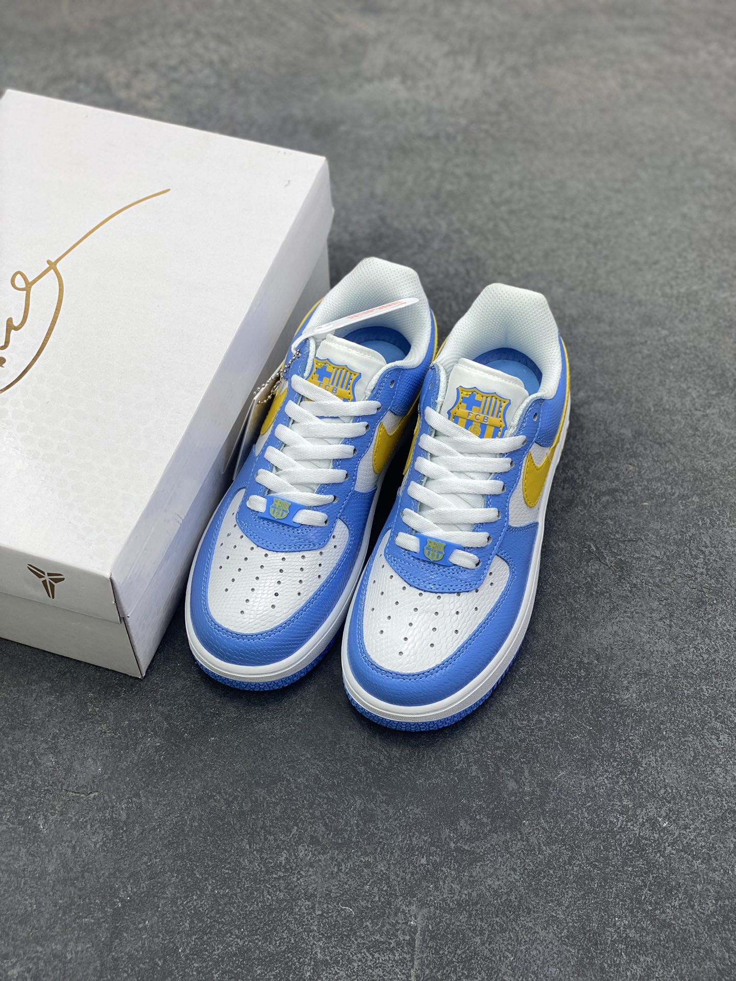 图片[8]-Nike Air Force 1 Low 科比 空军一号低帮运动休闲板鞋 原楦头原纸板 打造纯正空军版型 专注外贸渠道 全掌内置蜂窝气垫 原盒配件 原厂中底钢印、拉帮完美 货号：IM0583-400 尺码：36 36.5 37.5 38 38.5 39 40 40.5 41 42 42.5 43 44 44.5 45-选品中心