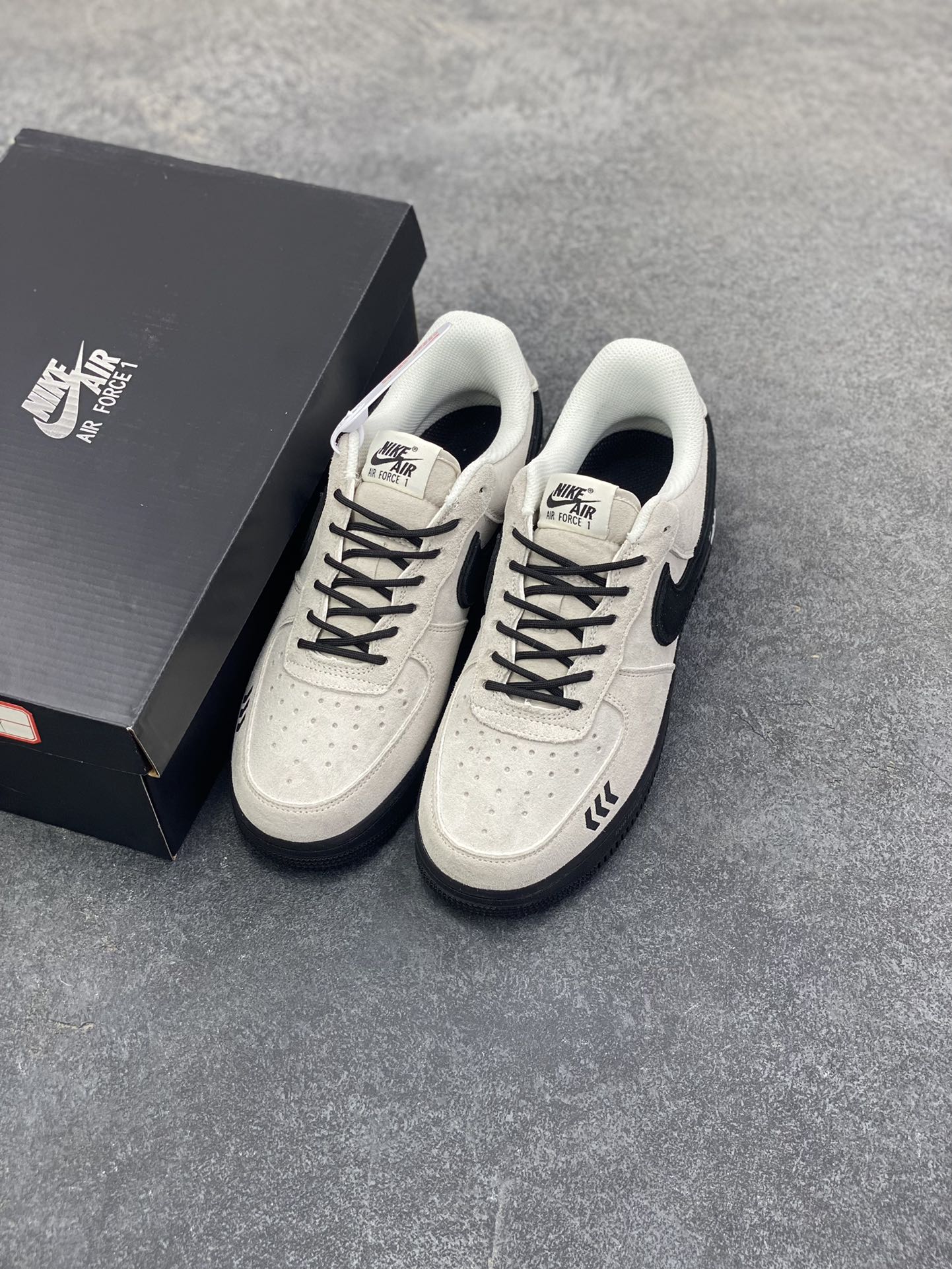 图片[8]-Nike Air Force 1 Low 空军一号低帮百搭休闲运动板鞋。柔软、弹性十足的缓震性能和出色的中底设计，横跨复古与现代的外型结合，造就出风靡全球三十多年的Force 1，直到今天还深受青睐。 货号：HQ1966-200 尺码：36 36.5 37.5 38 38.5 39 40 40.5 41 42 42.5 43 44 44.5 45-选品中心