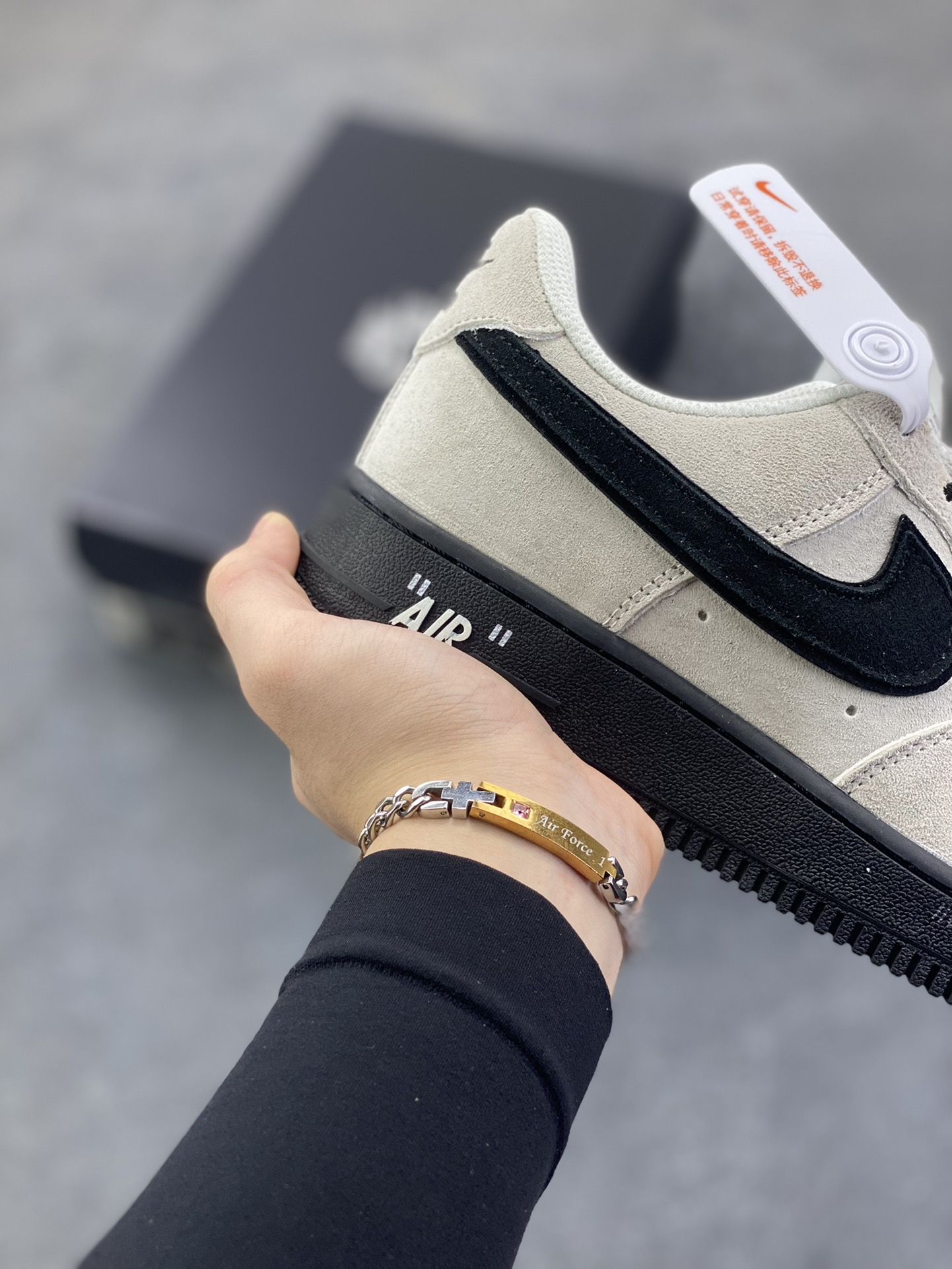 图片[6]-Nike Air Force 1 Low 空军一号低帮百搭休闲运动板鞋。柔软、弹性十足的缓震性能和出色的中底设计，横跨复古与现代的外型结合，造就出风靡全球三十多年的Force 1，直到今天还深受青睐。 货号：HQ1966-200 尺码：36 36.5 37.5 38 38.5 39 40 40.5 41 42 42.5 43 44 44.5 45-选品中心
