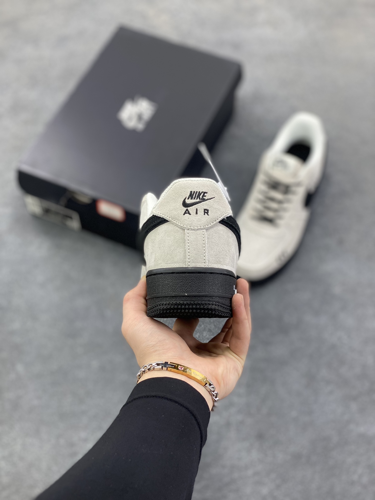 图片[4]-Nike Air Force 1 Low 空军一号低帮百搭休闲运动板鞋。柔软、弹性十足的缓震性能和出色的中底设计，横跨复古与现代的外型结合，造就出风靡全球三十多年的Force 1，直到今天还深受青睐。 货号：HQ1966-200 尺码：36 36.5 37.5 38 38.5 39 40 40.5 41 42 42.5 43 44 44.5 45-选品中心