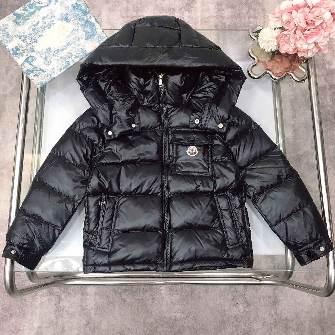 NO:578808,[Ready stock] Size-160cm size--130-140-150-160 'Long-term availability' Moncl* autumn and winter classic double-layer zipper down jacket with three-color webbing stitching inside, same style for men and women, YB quality!  The shape is very correct, super good-looking, warm, comfortable and versatile. Upgraded quality version ~ Selected high-quality national standard 90 white duck down filling, high fluffiness, no-wash material, excellent windproof, coldproof and warmth retention, all accessories and hardware are customized one-to-one by YB, high-end quality!  The version is on point, the fashionable style is suitable for any figure, the upper body effect is great, it is ok to give to others and wear for yourself. Must buy the value model ~ color white black suitable for 105cm ~ 155cm, clothes, down jacket,19860909【现货发】 尺码-160cm size--130-140-150-160《长期有货》  Moncl*秋冬经典款 双层拉链 内里三色织带拼接羽绒服 男女同款,YB品质！版型非常正 超高颜值 保暖舒适百搭爆款 品质升级版～ 精选优质国标90白鸭绒填充 蓬松度高 免洗材质,防风防寒保暖性极佳,所有配件五金都是YB一比一定制 高端品质！版型正点 时尚流行的款式风格 适合任何身材,上身效果超赞,送人自穿都很ok 必收超值款 ～ 颜色白色 黑色 适合105cm～155cm,衣服,down jacket,,Children's