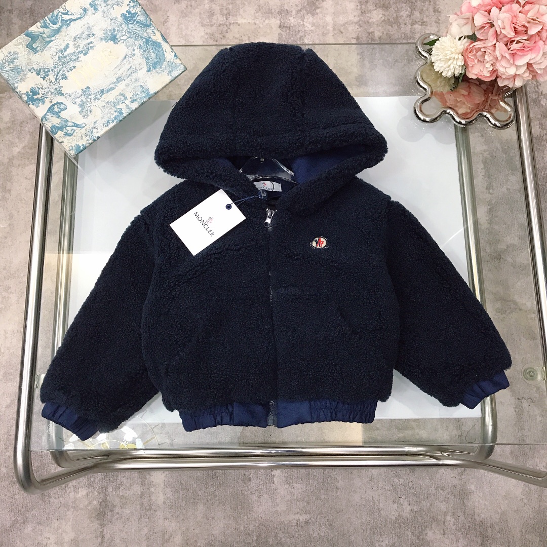 NO:578881,[Ready stock] Moncle* lambswool hooded jacket, full of grain, embroidered small logo on the chest, full of sophistication and super thick, excellent cold resistance, excellent warmth, standard for autumn and winter ~ Color: gray, navy blue, coffee, apricot Size--120-130-140-150 [CM], clothes, jackets & coats, hats,19860909【现货发】  Moncle* 羊羔毛连帽外套 颗粒感十足 胸前刺绣小章标,精致感满满超级厚实 抗寒佳品 保暖巨佳 秋冬的标配～ 颜色灰色 藏蓝色 咖色 杏色 Size--120-130-140-150【CM】,衣服,jackets & coats,hats,,Children's