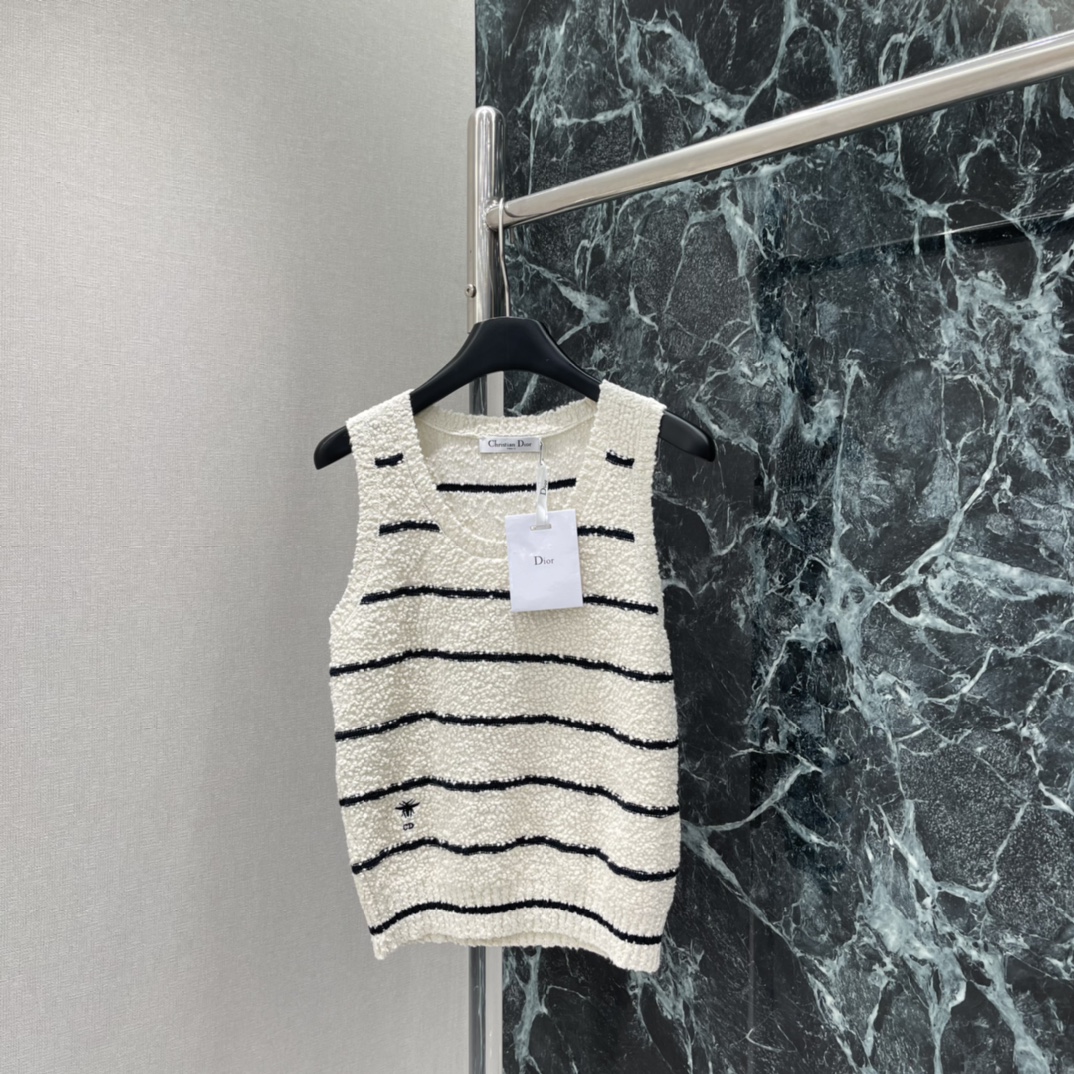 Ｄ家 25秋冬新款 圆领针织条纹背心 下摆腰侧蜜蜂CD刺绣徽标装饰，展现品牌调性，通体两色横向条纹撞色设