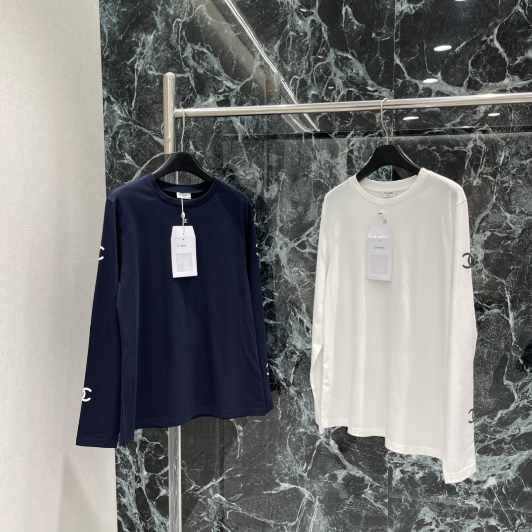 小香 25秋冬新款 印花长袖T恤 撞色双Clogo图案简约又超有辨识度!高品质棉料，柔软舒适，日常穿搭无