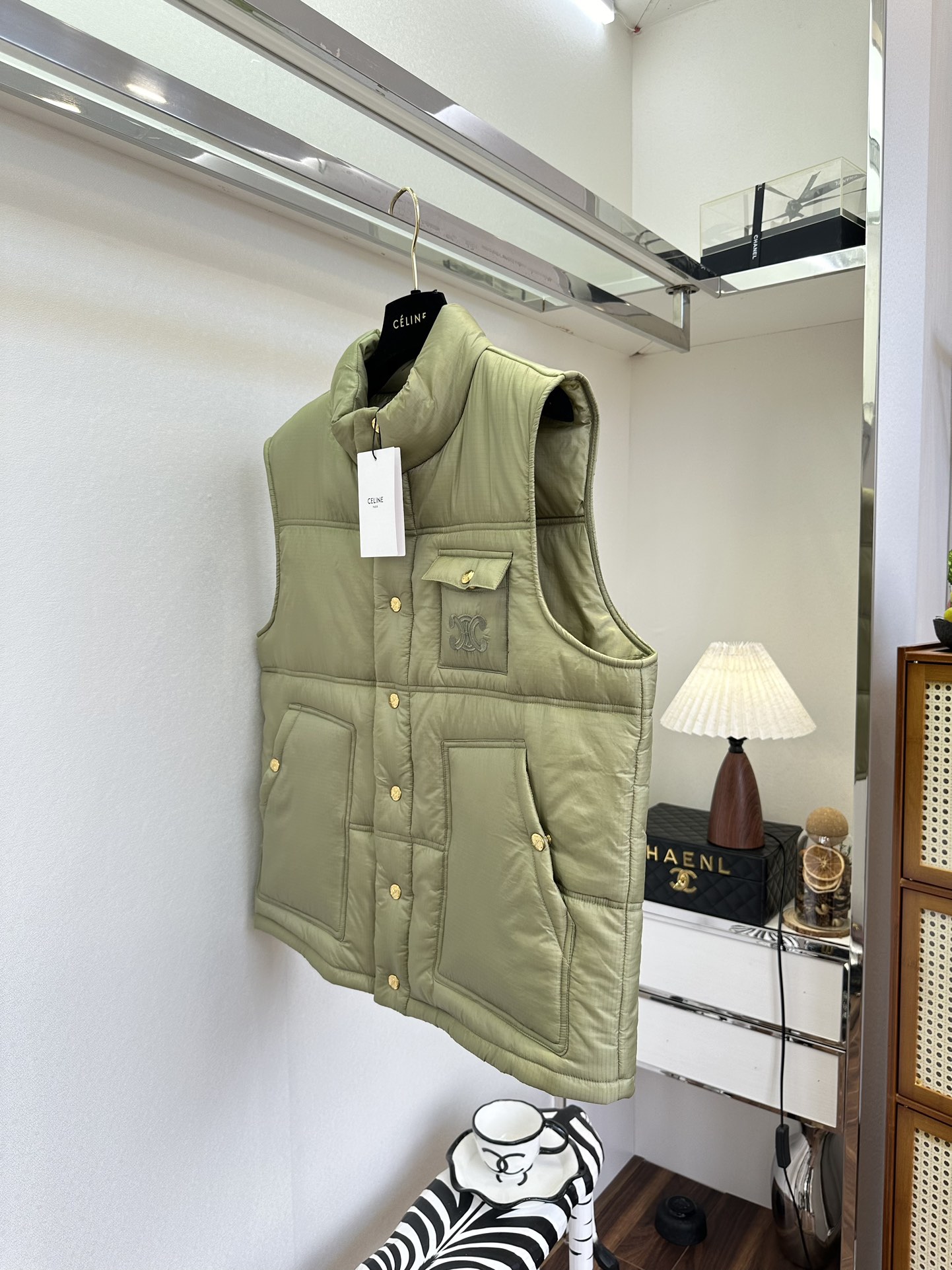 Stylish Military Green Down Vest for Women | Lightweight & Warm 3 i1761315060 486 1
