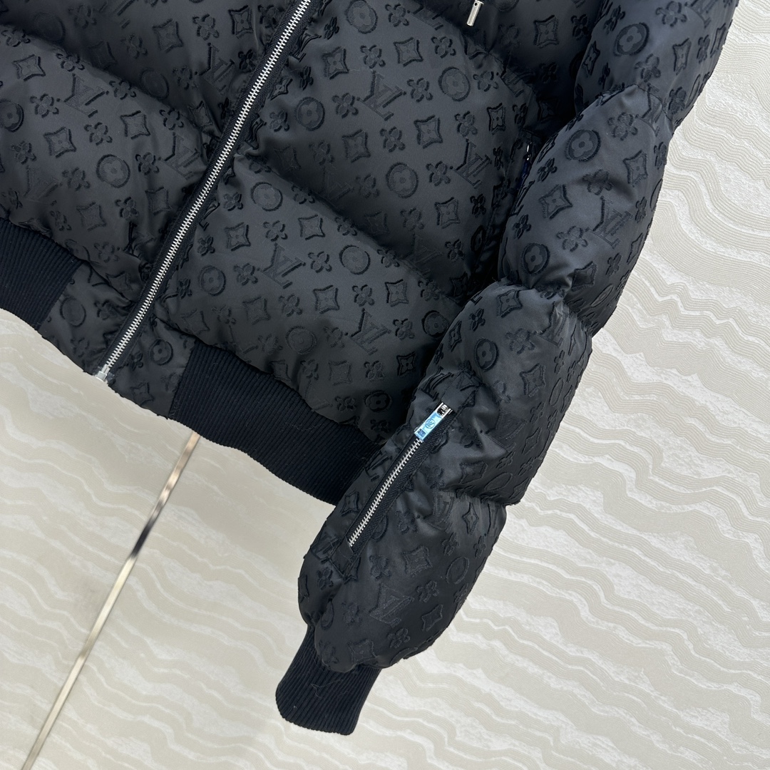 独家首发❤️ 爆单推荐，L新品滑雪系列，MONOGRAM老花里衬连帽羽绒服外套！定制提花面料质感超赞！进