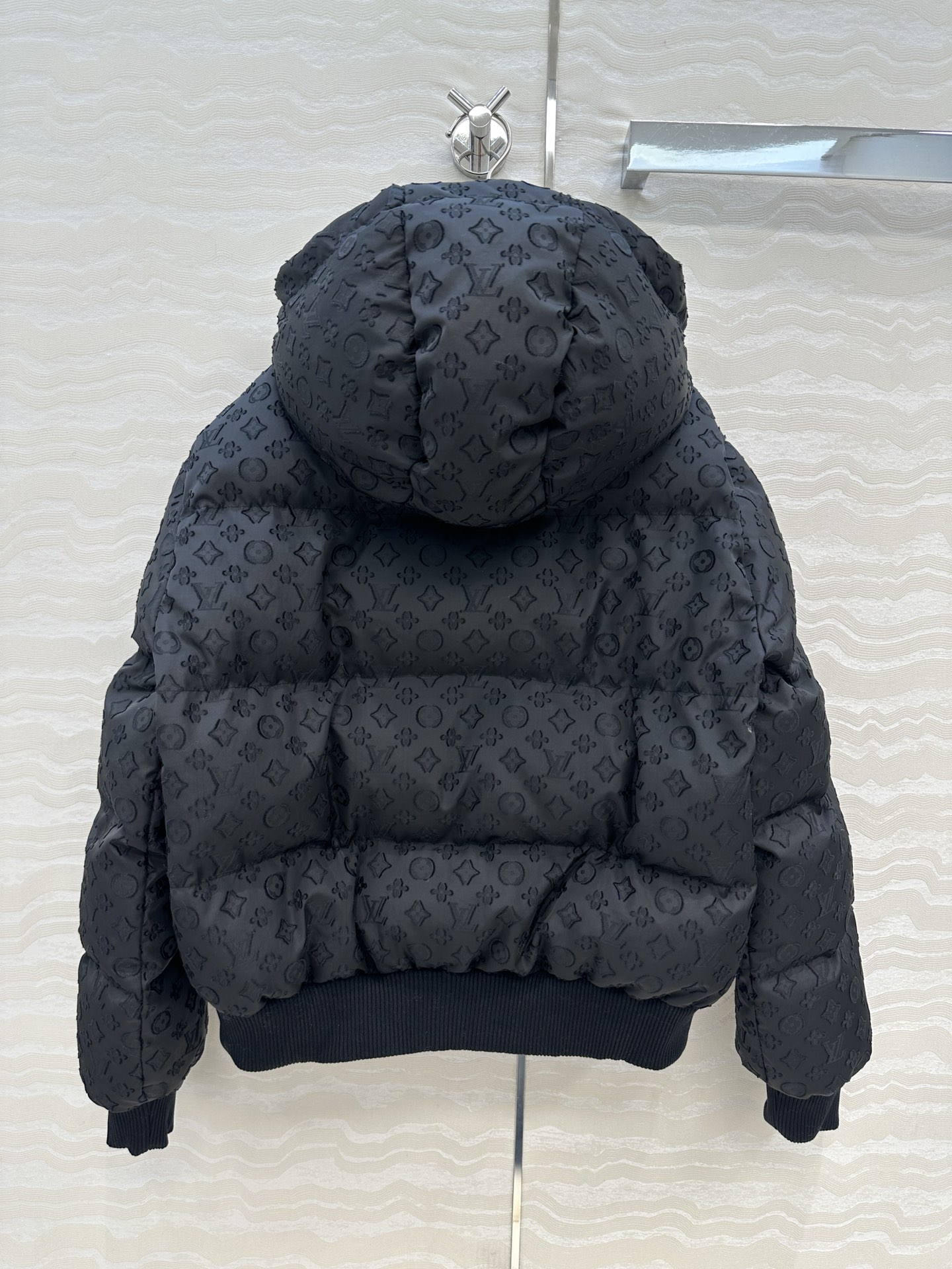 独家首发❤️ 爆单推荐，L新品滑雪系列，MONOGRAM老花里衬连帽羽绒服外套！定制提花面料质感超赞！进