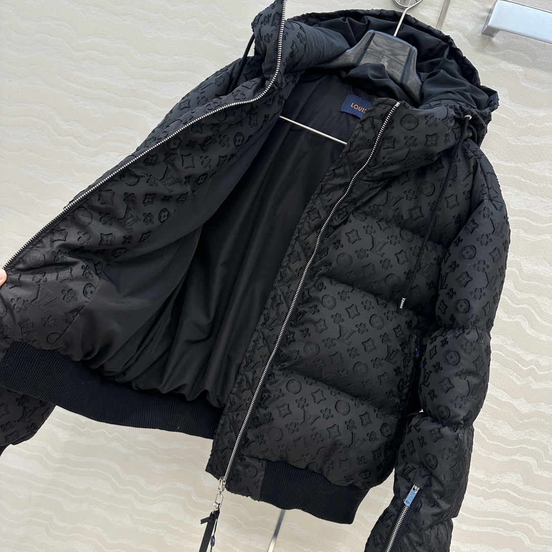 独家首发❤️ 爆单推荐，L新品滑雪系列，MONOGRAM老花里衬连帽羽绒服外套！定制提花面料质感超赞！进