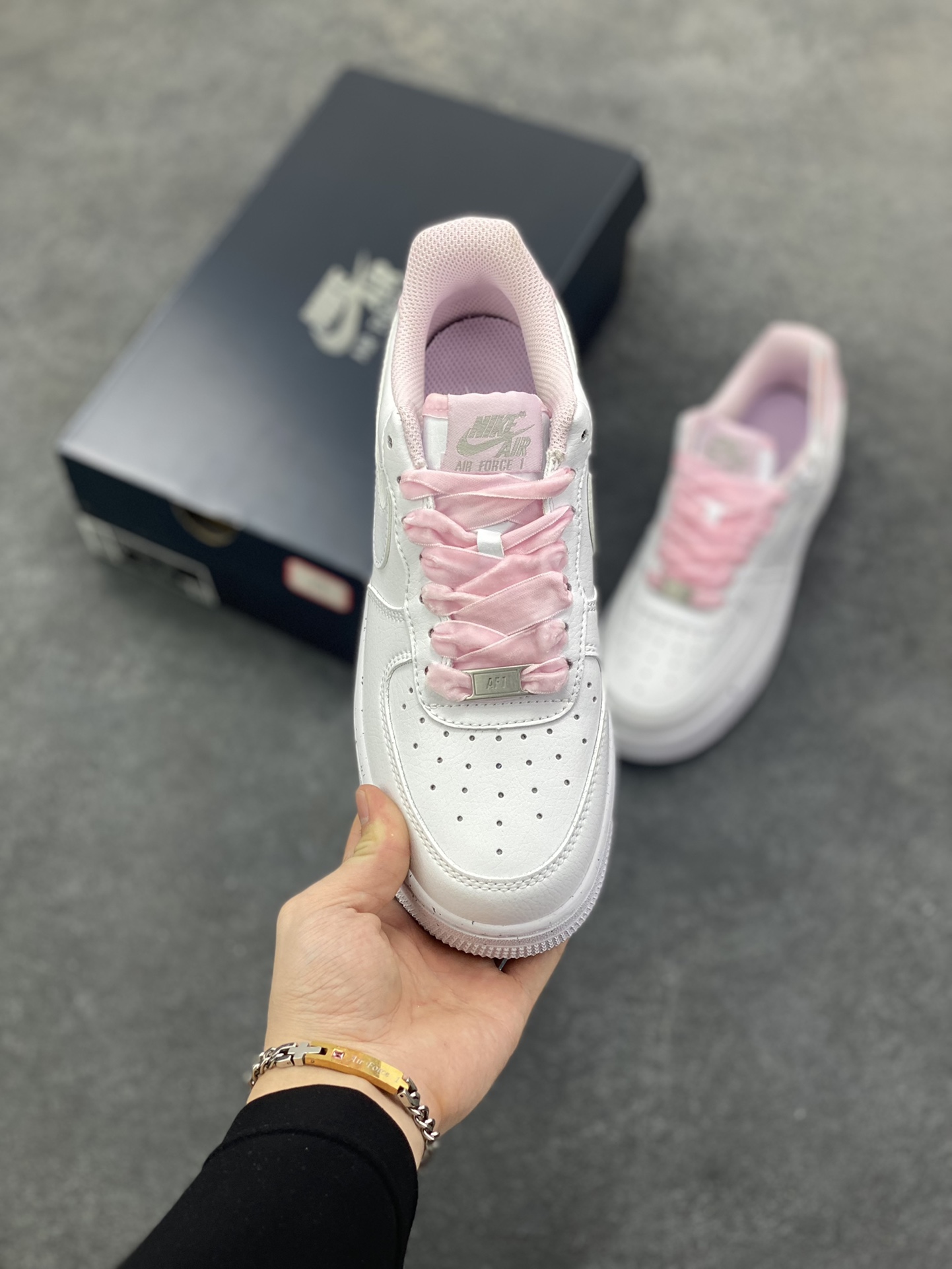 图片[2]-Air Force 1 \’07 Low 白粉 原楦头原纸板 打造纯正空军版型 #专注外贸渠道 全掌内置蜂窝气垫 #原盒配件 原厂中底钢印、拉帮完美 货号：HV4403-601 尺码：36 36.5 37.5 38 38.5 39 40-选品中心