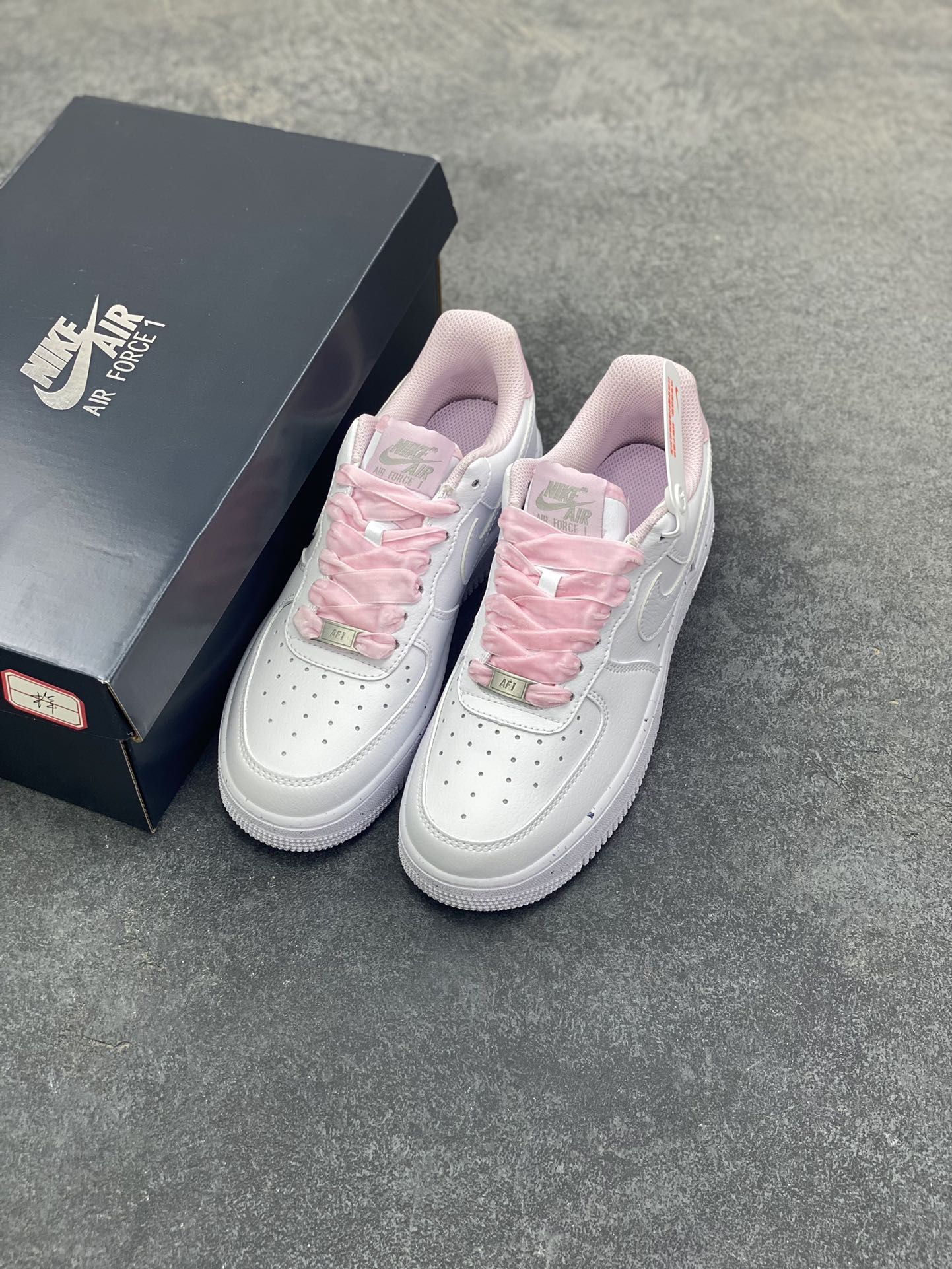 图片[8]-Air Force 1 \’07 Low 白粉 原楦头原纸板 打造纯正空军版型 #专注外贸渠道 全掌内置蜂窝气垫 #原盒配件 原厂中底钢印、拉帮完美 货号：HV4403-601 尺码：36 36.5 37.5 38 38.5 39 40-选品中心