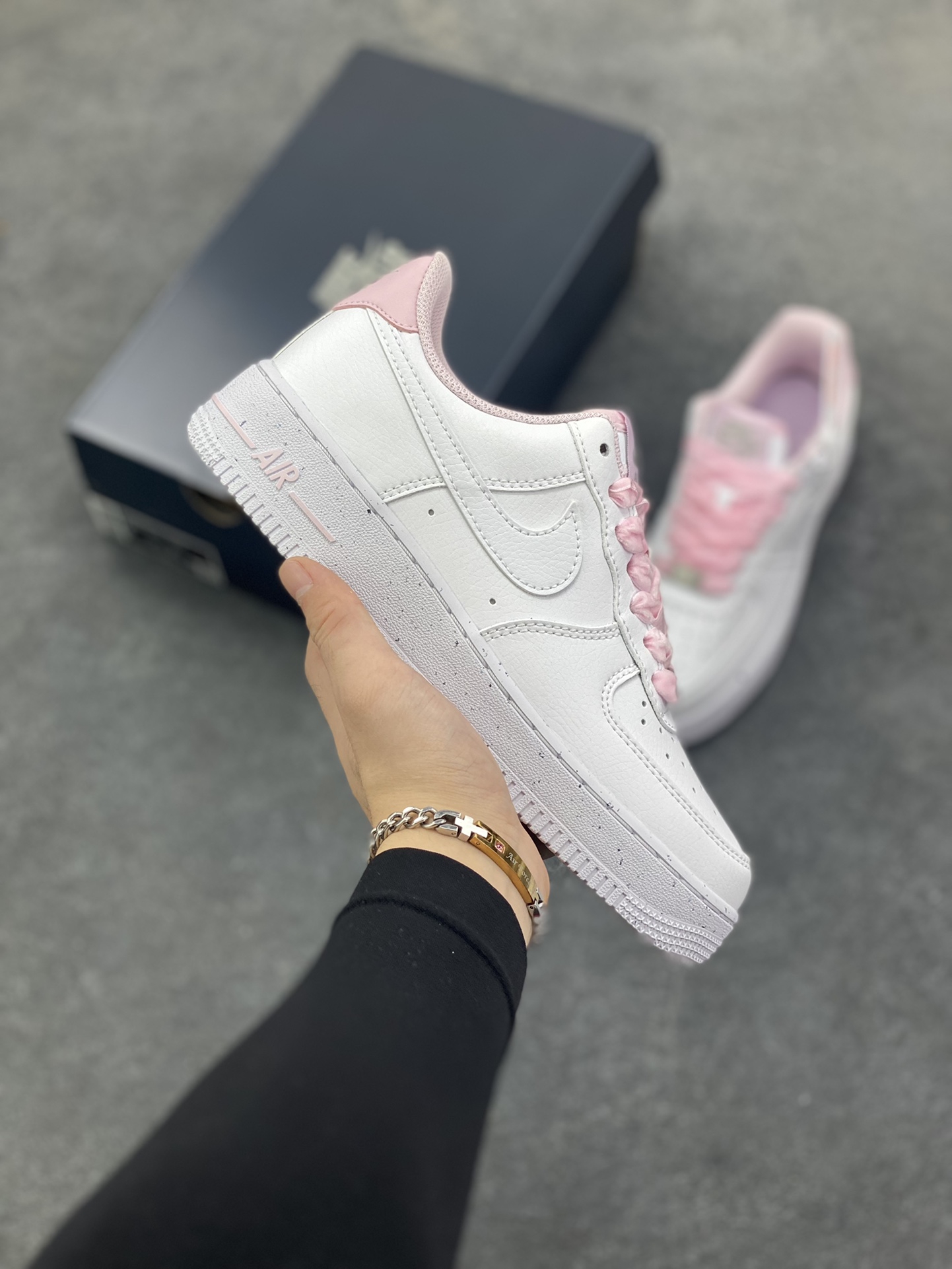 Air Force 1 \’07 Low 白粉 原楦头原纸板 打造纯正空军版型 #专注外贸渠道 全掌内置蜂窝气垫 #原盒配件 原厂中底钢印、拉帮完美 货号：HV4403-601 尺码：36 36.5 37.5 38 38.5 39 40-选品中心