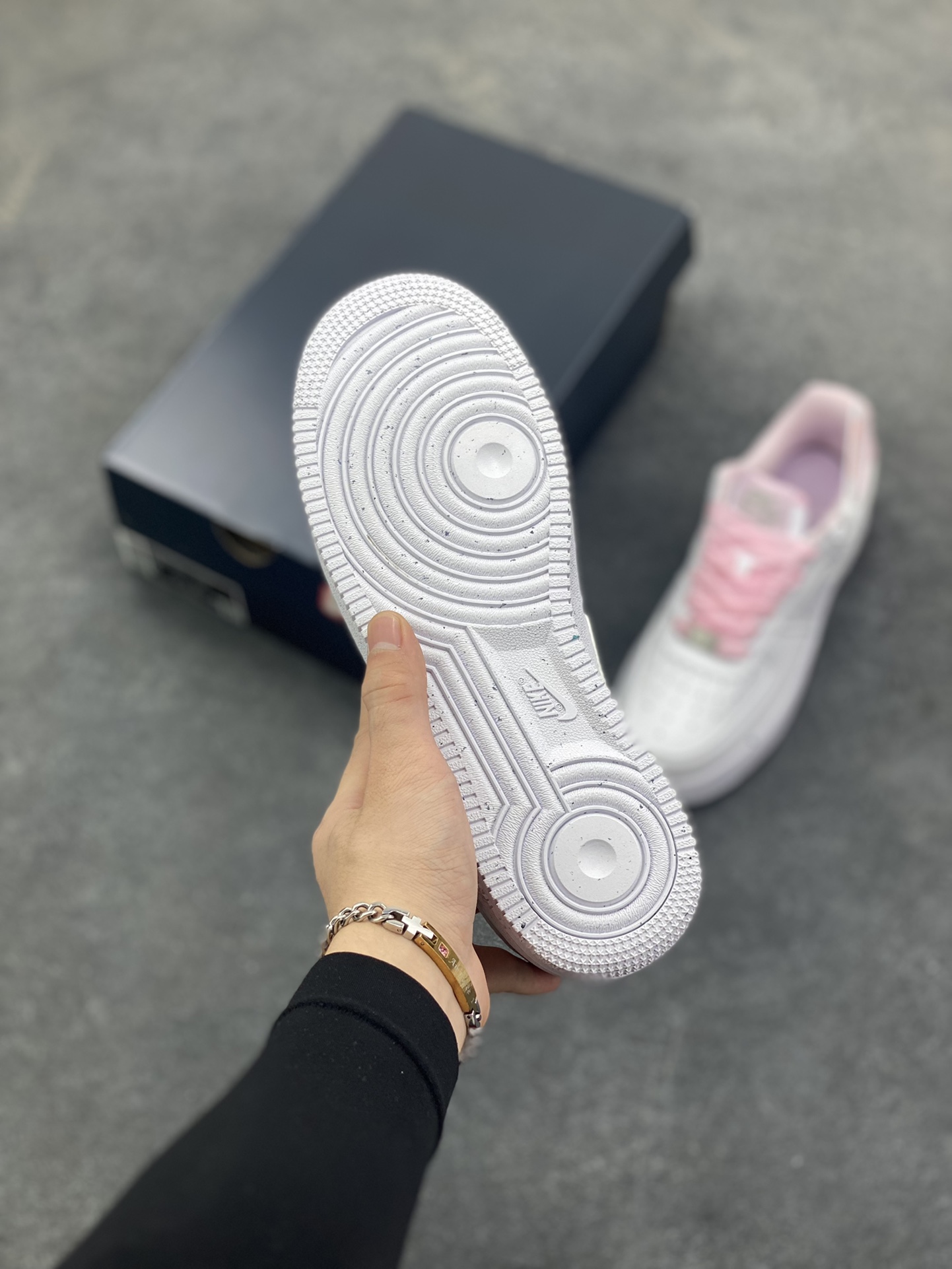 图片[5]-Air Force 1 \’07 Low 白粉 原楦头原纸板 打造纯正空军版型 #专注外贸渠道 全掌内置蜂窝气垫 #原盒配件 原厂中底钢印、拉帮完美 货号：HV4403-601 尺码：36 36.5 37.5 38 38.5 39 40-选品中心