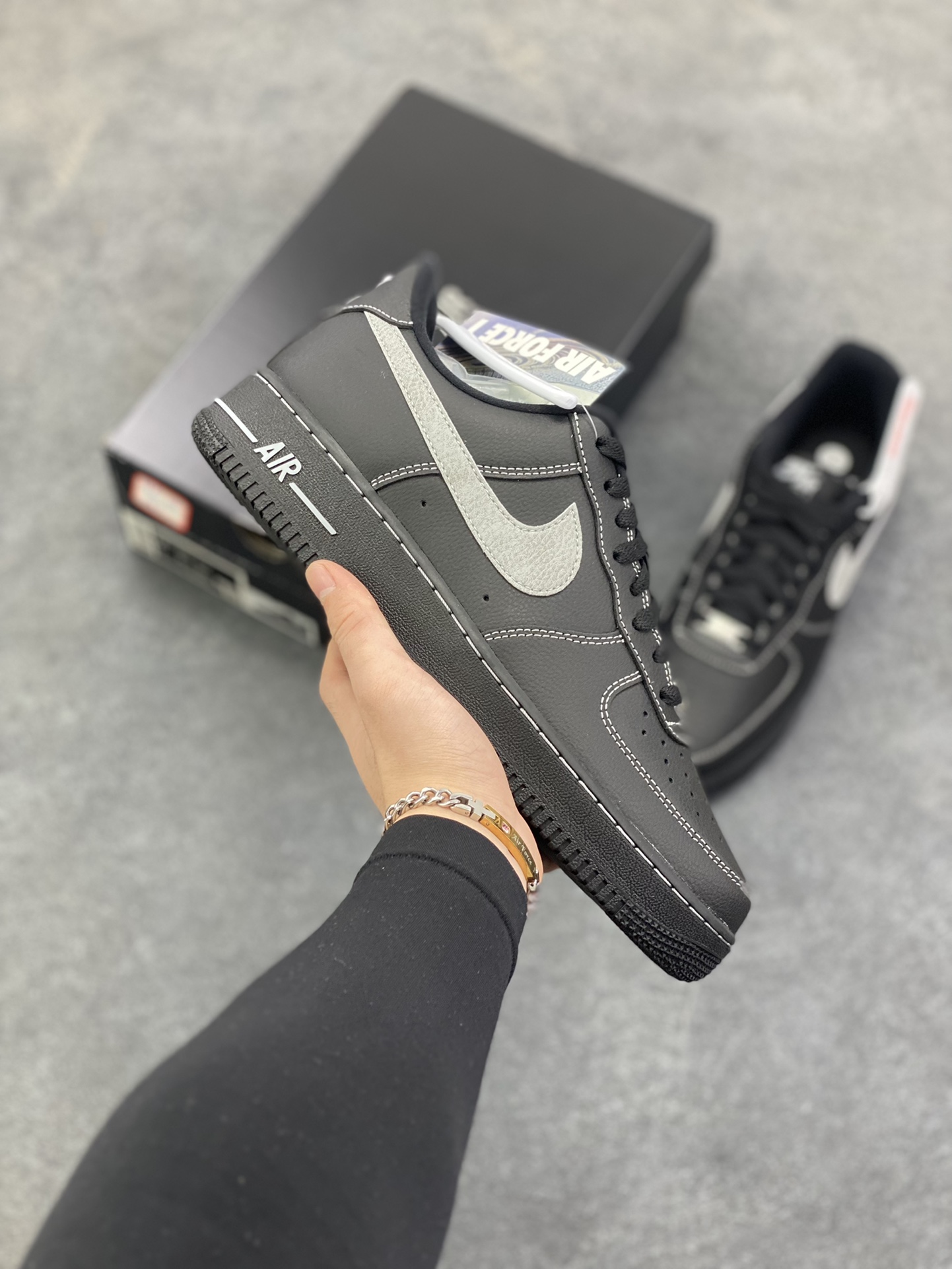 HY版本💯 Nike Air Force 1 Low 黑灰 原楦头原纸板 打造纯正空军版型 专注外贸渠道 全掌内置蜂窝气垫 原盒配件 原厂中底钢印、 拉帮完美 货号：HQ2037-006 尺码：36 36.5 37.5 38 38.5 39 40 40.5 41 42 42.5 43 44 44.5 45 46-选品中心