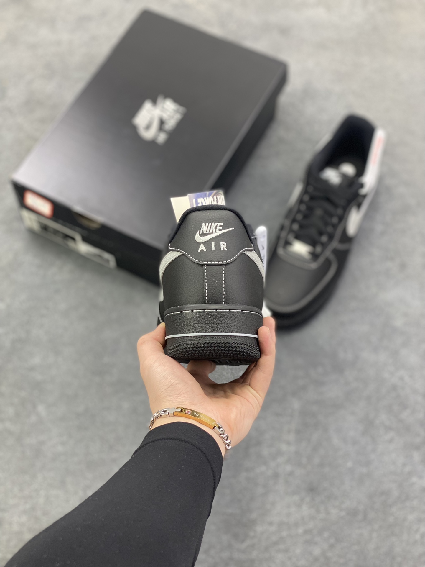图片[4]-HY版本💯 Nike Air Force 1 Low 黑灰 原楦头原纸板 打造纯正空军版型 专注外贸渠道 全掌内置蜂窝气垫 原盒配件 原厂中底钢印、 拉帮完美 货号：HQ2037-006 尺码：36 36.5 37.5 38 38.5 39 40 40.5 41 42 42.5 43 44 44.5 45 46-选品中心