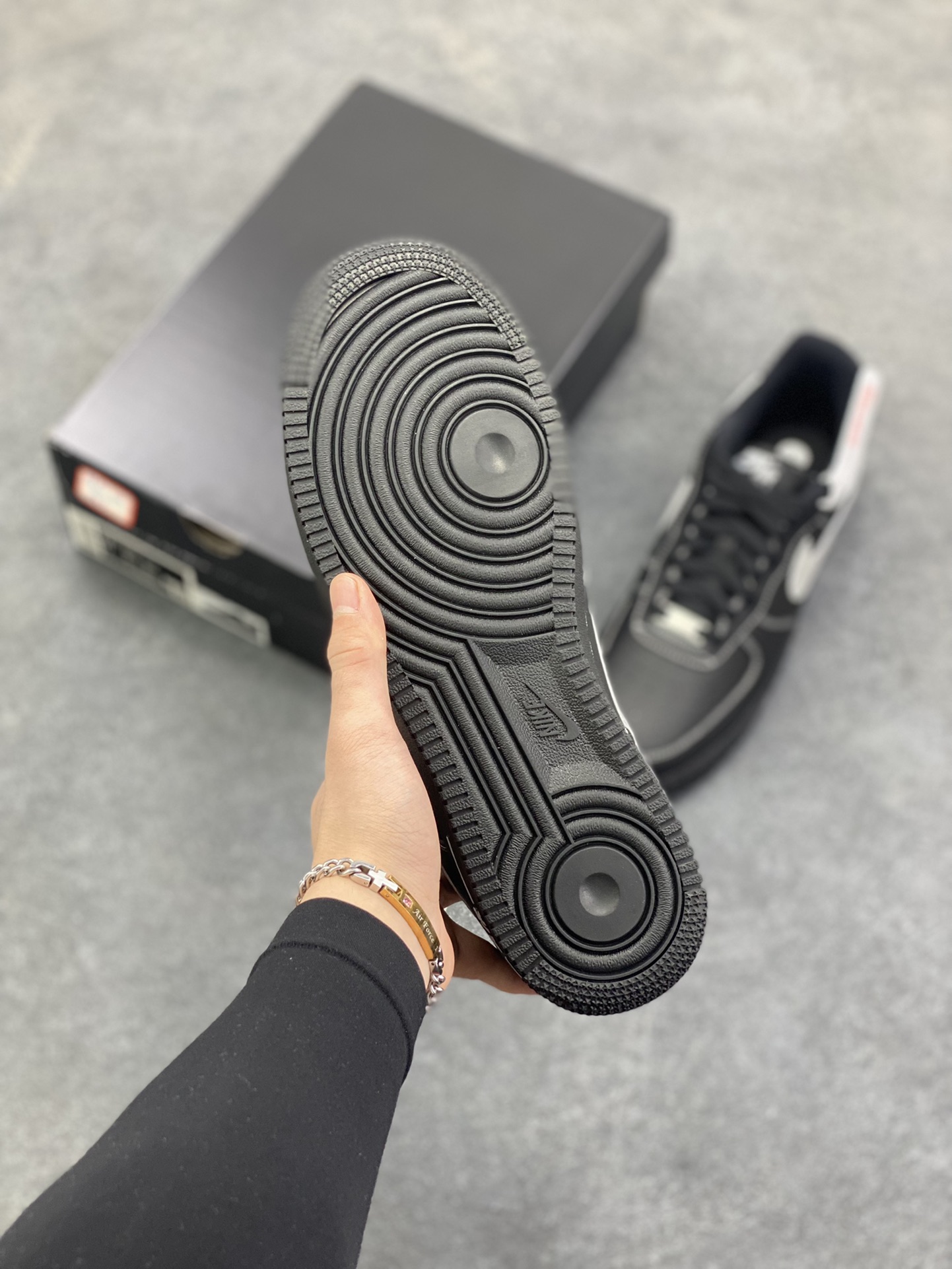 图片[5]-HY版本💯 Nike Air Force 1 Low 黑灰 原楦头原纸板 打造纯正空军版型 专注外贸渠道 全掌内置蜂窝气垫 原盒配件 原厂中底钢印、 拉帮完美 货号：HQ2037-006 尺码：36 36.5 37.5 38 38.5 39 40 40.5 41 42 42.5 43 44 44.5 45 46-选品中心