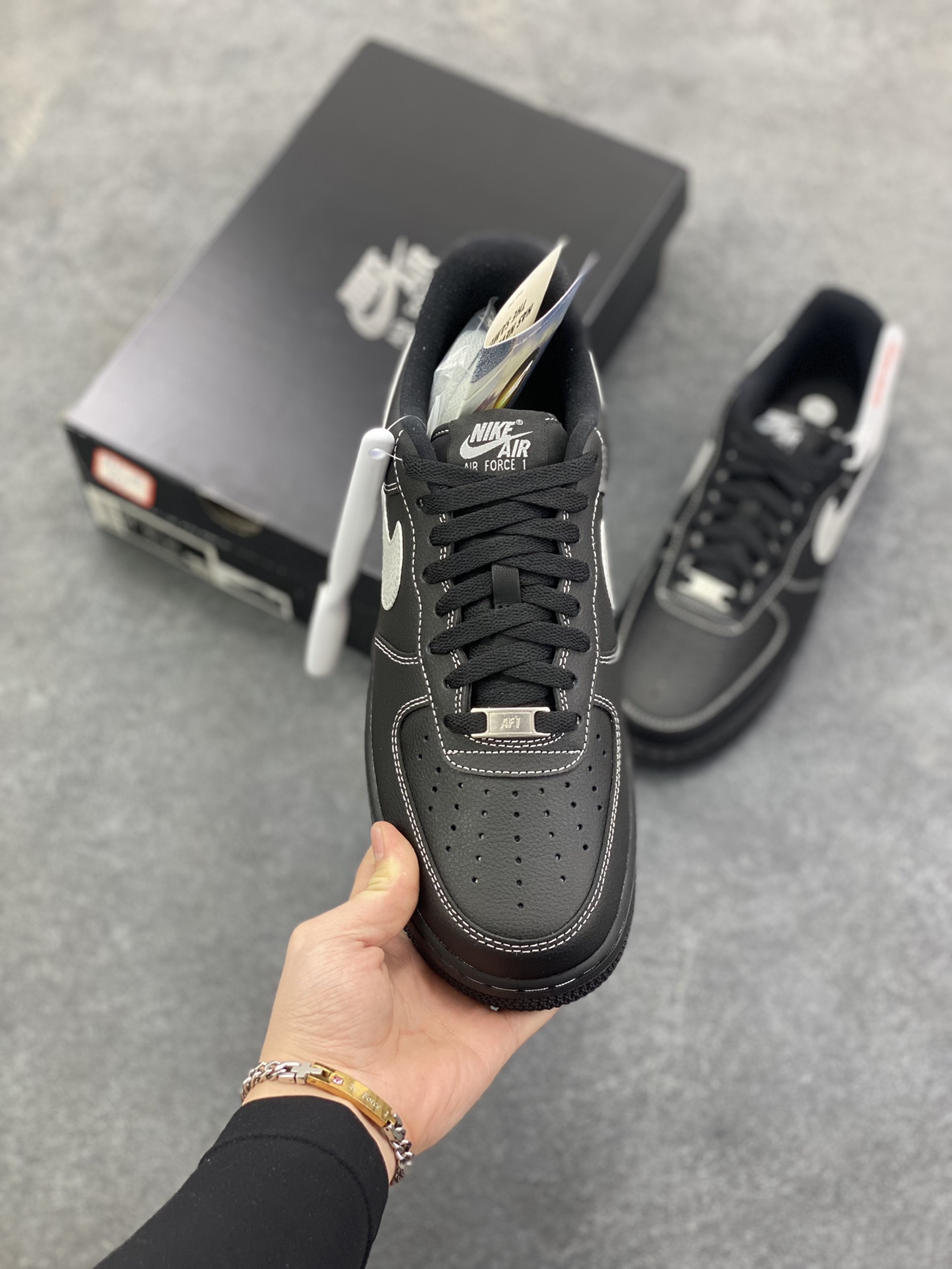 图片[2]-HY版本💯 Nike Air Force 1 Low 黑灰 原楦头原纸板 打造纯正空军版型 专注外贸渠道 全掌内置蜂窝气垫 原盒配件 原厂中底钢印、 拉帮完美 货号：HQ2037-006 尺码：36 36.5 37.5 38 38.5 39 40 40.5 41 42 42.5 43 44 44.5 45 46-选品中心