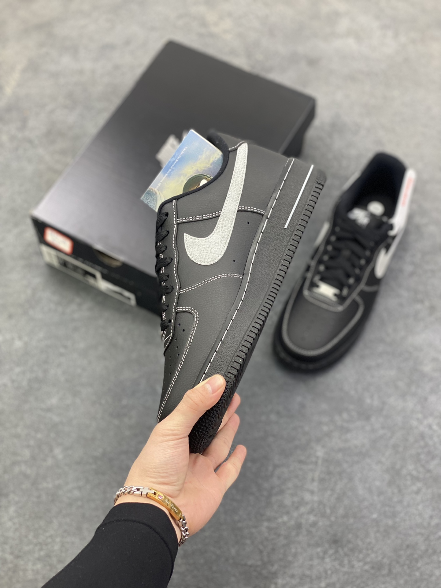 图片[3]-HY版本💯 Nike Air Force 1 Low 黑灰 原楦头原纸板 打造纯正空军版型 专注外贸渠道 全掌内置蜂窝气垫 原盒配件 原厂中底钢印、 拉帮完美 货号：HQ2037-006 尺码：36 36.5 37.5 38 38.5 39 40 40.5 41 42 42.5 43 44 44.5 45 46-选品中心