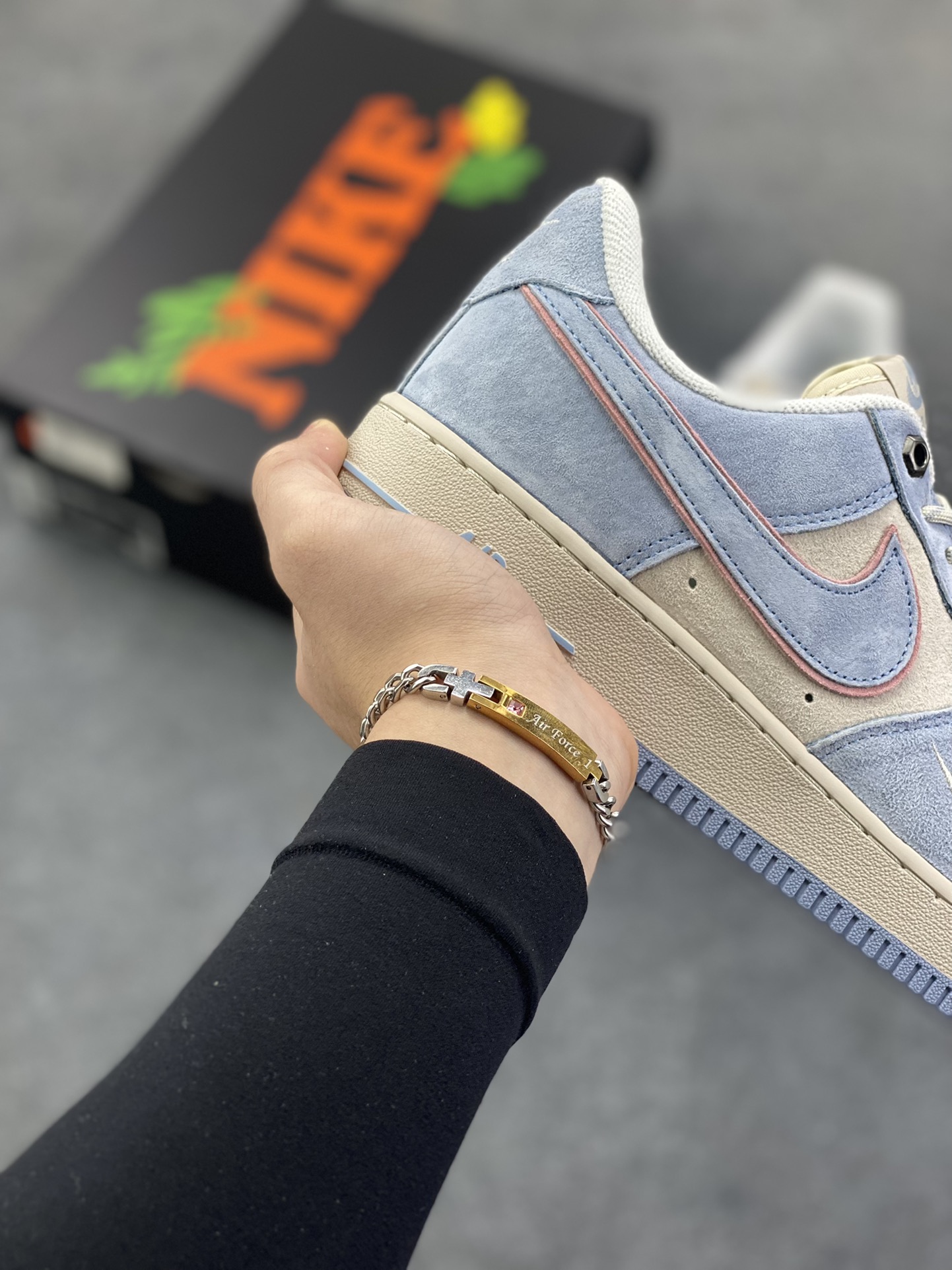图片[6]-Nike Air Force 1 \’07 Low “头层猪八拼接” 空军一号 高端定制 低帮 运动鞋 休闲鞋 折边针车 工艺难度大 原楦头原纸板 原装鞋盒 定制五金配件 内置全掌气垫 原厂鞋底 货号：DY9867-005 尺码：36 36.5 37.5 38 38.5 39 40 40.5 41 42 42.5 43 44 44.5 45-选品中心
