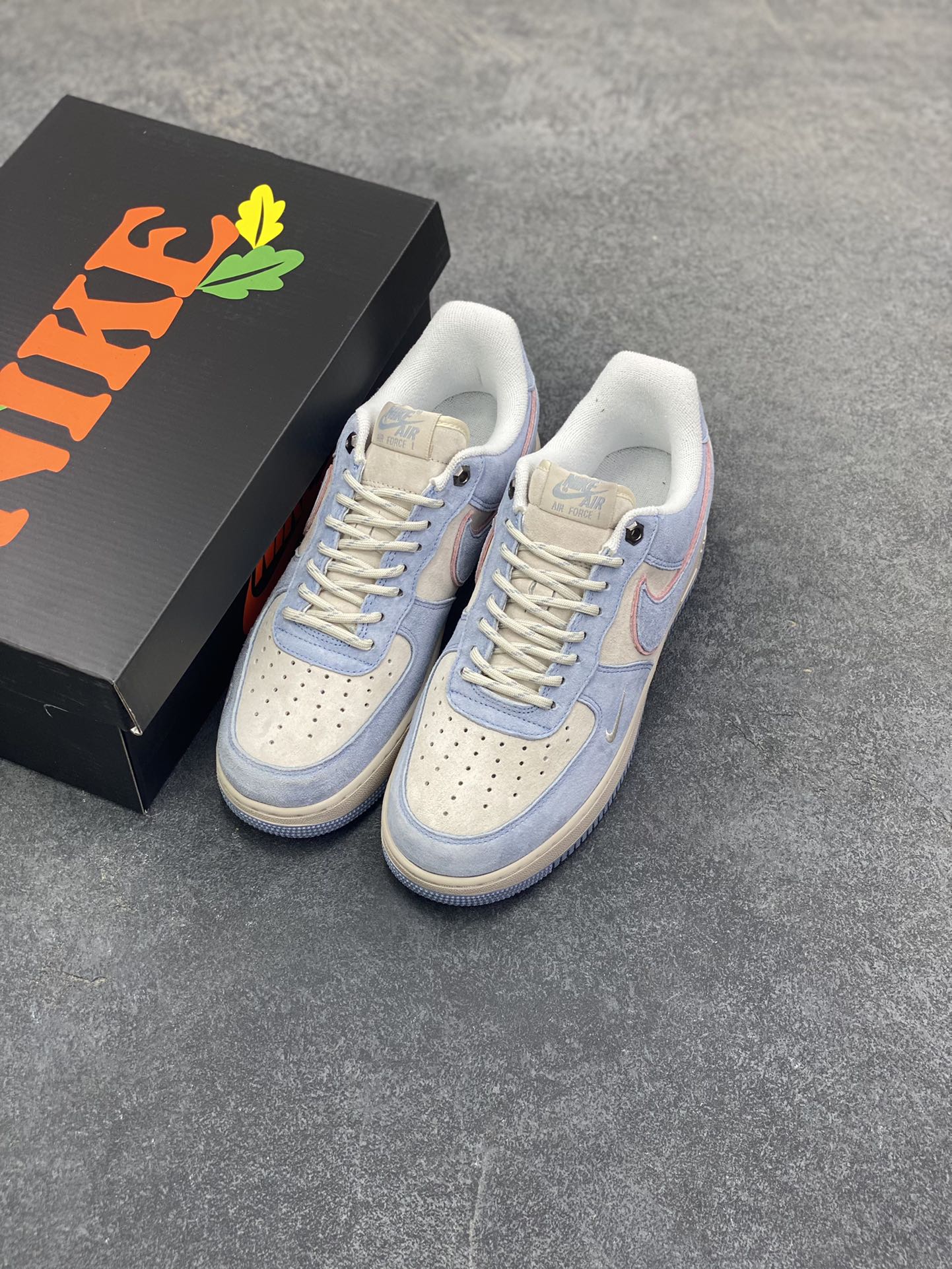 图片[8]-Nike Air Force 1 \’07 Low “头层猪八拼接” 空军一号 高端定制 低帮 运动鞋 休闲鞋 折边针车 工艺难度大 原楦头原纸板 原装鞋盒 定制五金配件 内置全掌气垫 原厂鞋底 货号：DY9867-005 尺码：36 36.5 37.5 38 38.5 39 40 40.5 41 42 42.5 43 44 44.5 45-选品中心