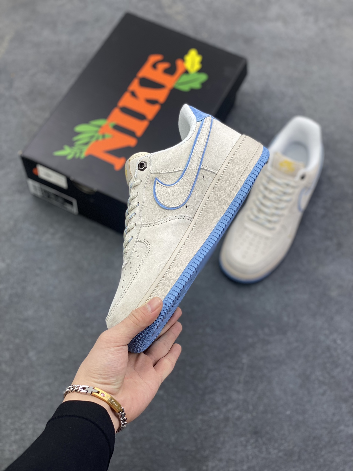 图片[3]-Nike Air Force 1 \’07 Low “头层猪八拼接” 空军一号 高端定制 低帮 运动鞋 休闲鞋 折边针车 工艺难度大 原楦头原纸板 原装鞋盒 定制五金配件 内置全掌气垫 原厂鞋底 货号：DY9867-006 尺码：36 36.5 37.5 38 38.5 39 40 40.5 41 42 42.5 43 44 44.5 45-选品中心