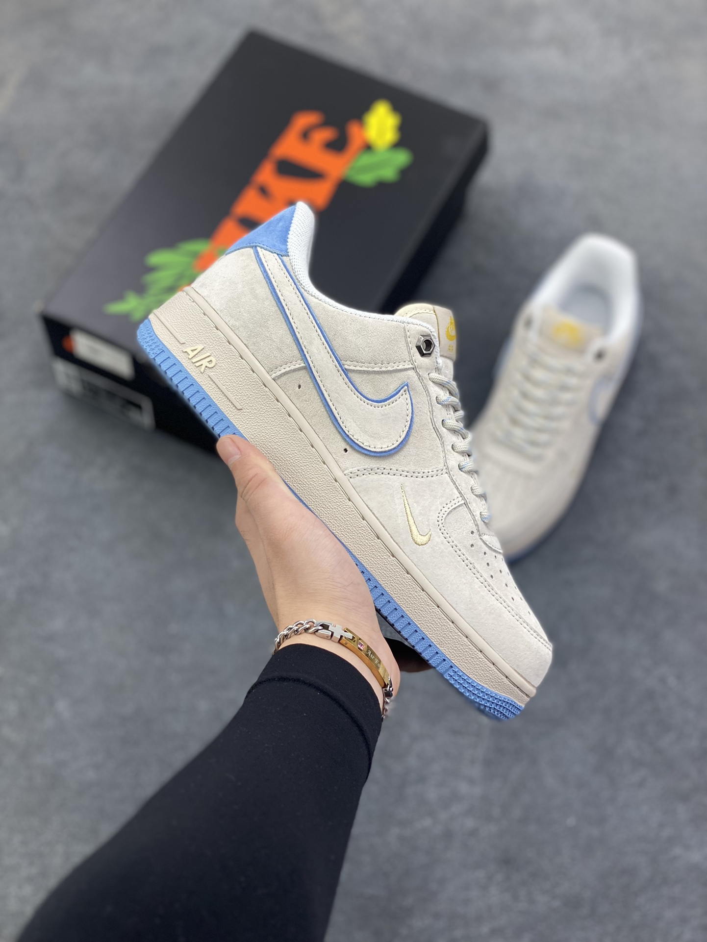 Nike Air Force 1 \’07 Low “头层猪八拼接” 空军一号 高端定制 低帮 运动鞋 休闲鞋 折边针车 工艺难度大 原楦头原纸板 原装鞋盒 定制五金配件 内置全掌气垫 原厂鞋底 货号：DY9867-006 尺码：36 36.5 37.5 38 38.5 39 40 40.5 41 42 42.5 43 44 44.5 45-选品中心