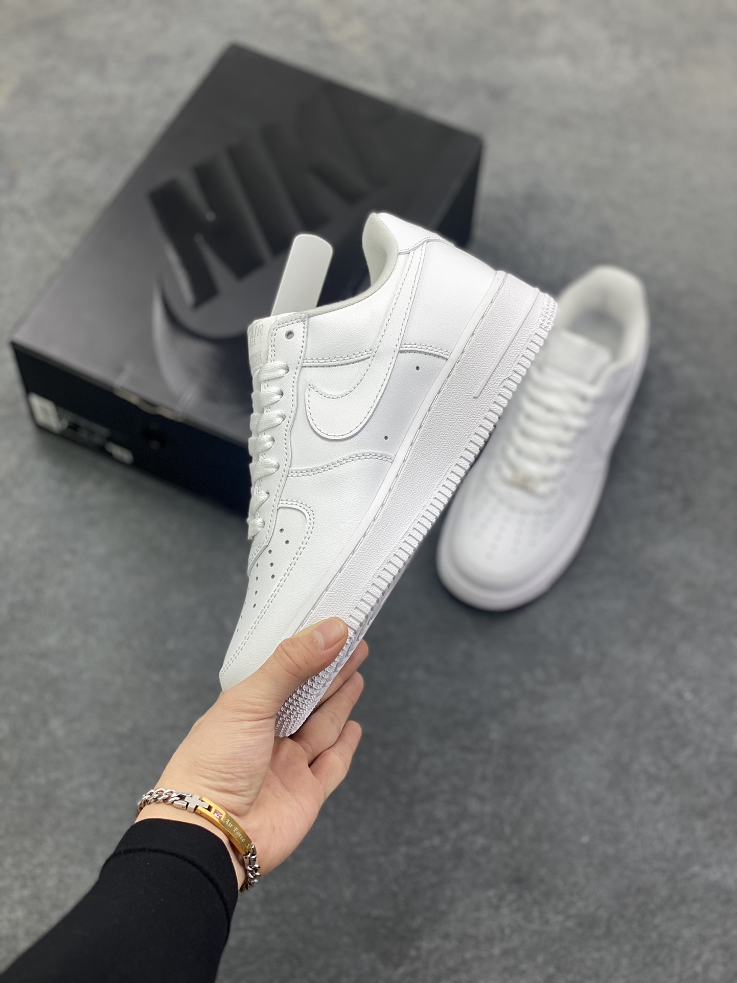 图片[3]-Nike Air Force 1 Low Supreme联名 空军一号低帮运动休闲板鞋 原楦头原纸板 打造纯正空军版型 专注外贸渠道 全掌内置蜂窝气垫 原盒配件 原厂中底钢印、拉帮完美 货号：CU9225-100 尺码：36 36.5 37.5 38 38.5 39 40 40.5 41 42 42.5 43 44 44.5 45 46-选品中心
