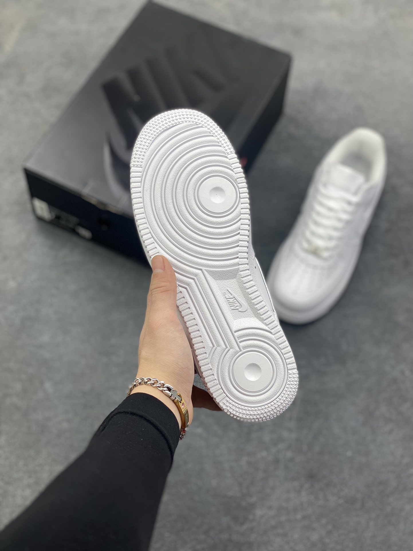 图片[5]-Nike Air Force 1 Low Supreme联名 空军一号低帮运动休闲板鞋 原楦头原纸板 打造纯正空军版型 专注外贸渠道 全掌内置蜂窝气垫 原盒配件 原厂中底钢印、拉帮完美 货号：CU9225-100 尺码：36 36.5 37.5 38 38.5 39 40 40.5 41 42 42.5 43 44 44.5 45 46-选品中心