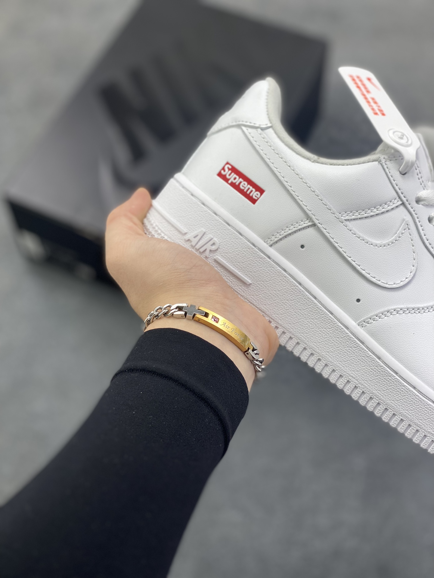 图片[6]-Nike Air Force 1 Low Supreme联名 空军一号低帮运动休闲板鞋 原楦头原纸板 打造纯正空军版型 专注外贸渠道 全掌内置蜂窝气垫 原盒配件 原厂中底钢印、拉帮完美 货号：CU9225-100 尺码：36 36.5 37.5 38 38.5 39 40 40.5 41 42 42.5 43 44 44.5 45 46-选品中心