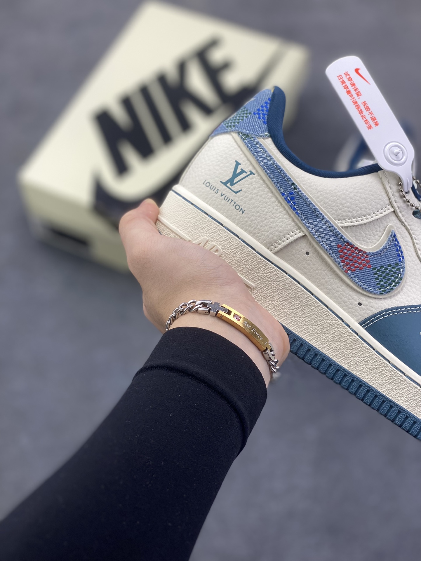 图片[6]-NIke Air Force 1 \’07 Low “LV联名——拼接彩勾”空军一号 低帮 运动鞋 休闲鞋 折边针车 工艺难度大 原楦头原纸板 原装鞋盒 定制五金配件 内置全掌气垫 原厂鞋底 货号：DD1982-301 尺码：36 36.5 37.5 38 38.5 39 40 40.5 41 42 42.5 43 44 44.5 45-选品中心