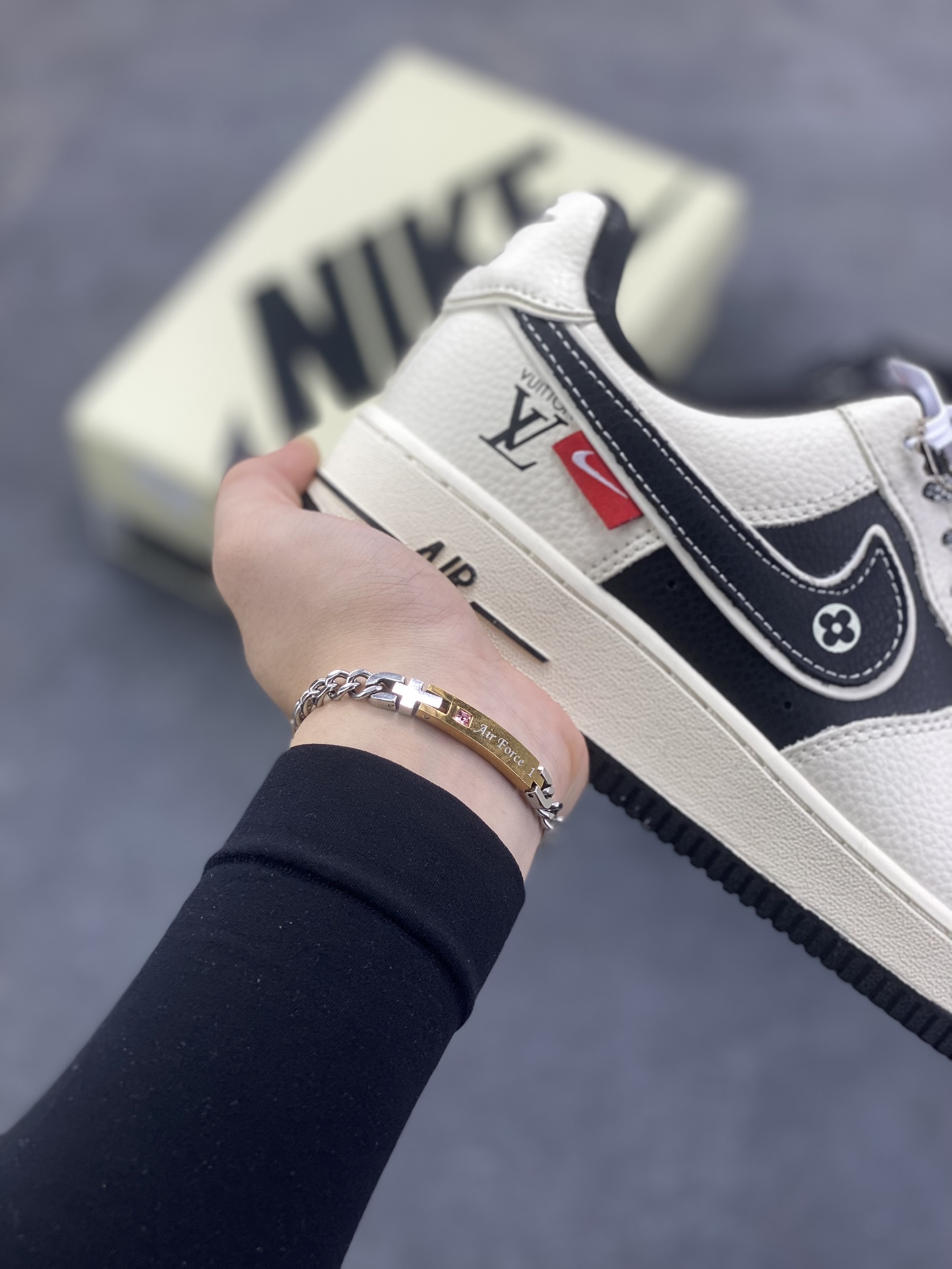 图片[6]-NIke Air Force 1 \’07 Low “LV联名——米黑印花”空军一号 低帮 运动鞋 休闲鞋 折边针车 工艺难度大 原楦头原纸板 原装鞋盒 定制五金配件 内置全掌气垫 原厂鞋底 货号：DD1982-321 尺码：36 36.5 37.5 38 38.5 39 40 40.5 41 42 42.5 43 44 44.5 45-选品中心