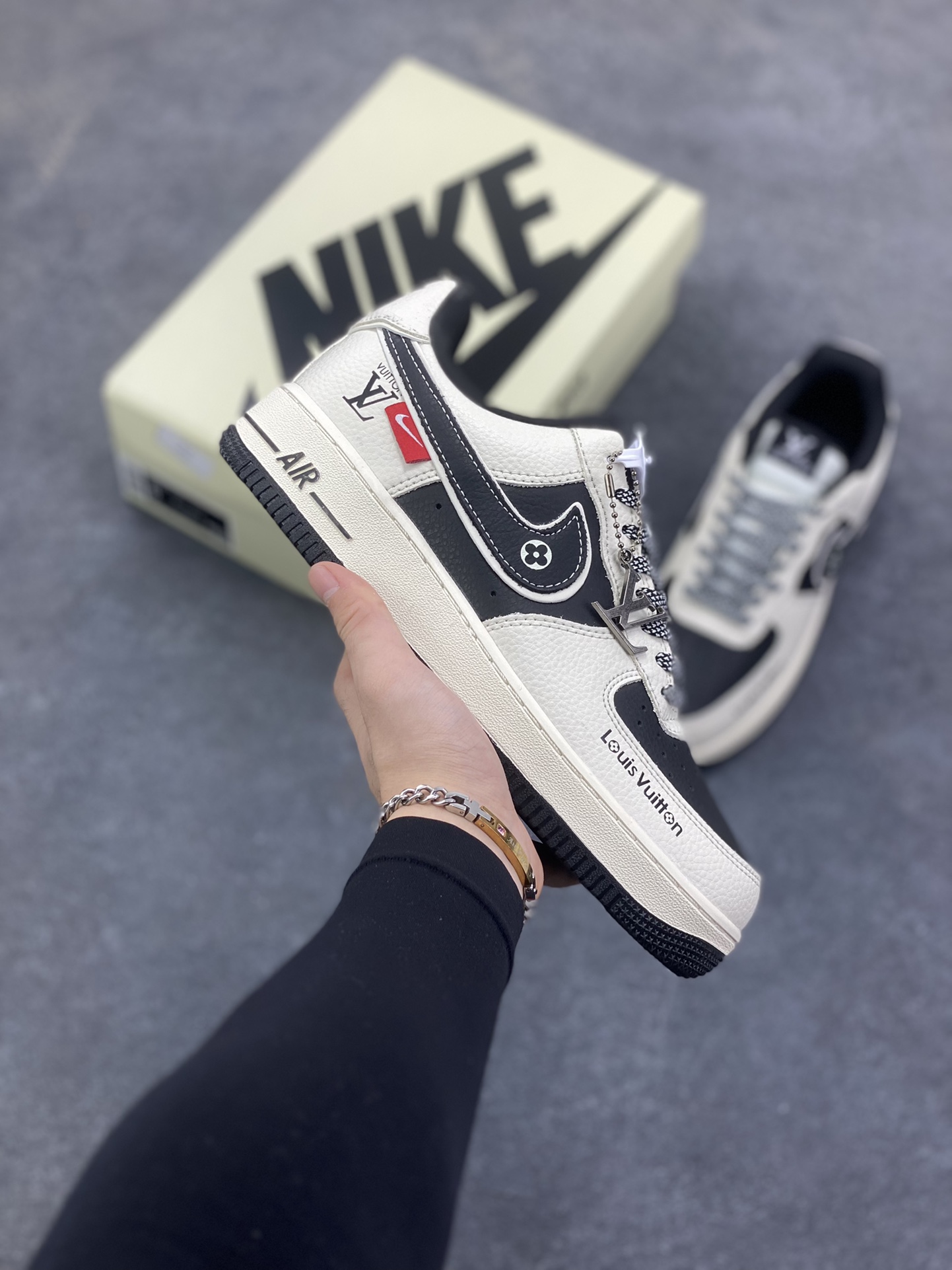 NIke Air Force 1 \'07 Low “LV联名——米黑印花”空军一号 低帮 运动鞋 休闲鞋 折边针车 工艺难度大 原楦头原纸板 原装鞋盒 定制五金配件 内置全掌气垫 原厂鞋底 货号：DD1982-321 尺码：36 36.5 37.5 38 38.5 39 40 40.5 41 42 42.5 43 44 44.5 45-选品中心