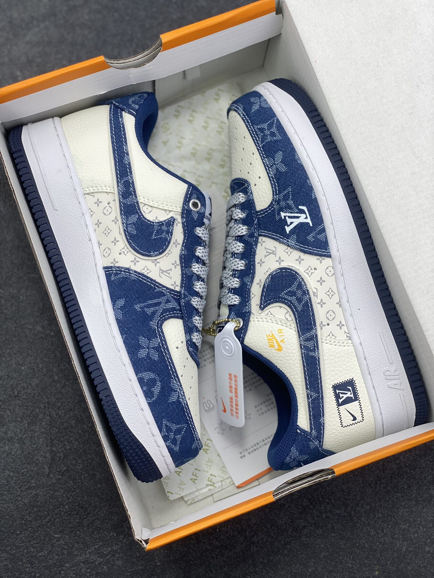 图片[9]-Nike Air Force 1 Low 空军一号低帮百搭休闲运动板鞋。柔软、弹性十足的缓震性能和出色的中底设计，横跨复古与现代的外型结合，造就出风靡全球三十多年的Force 1，直到今天还深受青睐。 货号：YN7698-155 尺码：36 36.5 37.5 38 38.5 39 40 40.5 41 42 42.5 43 44 44.5 45-选品中心