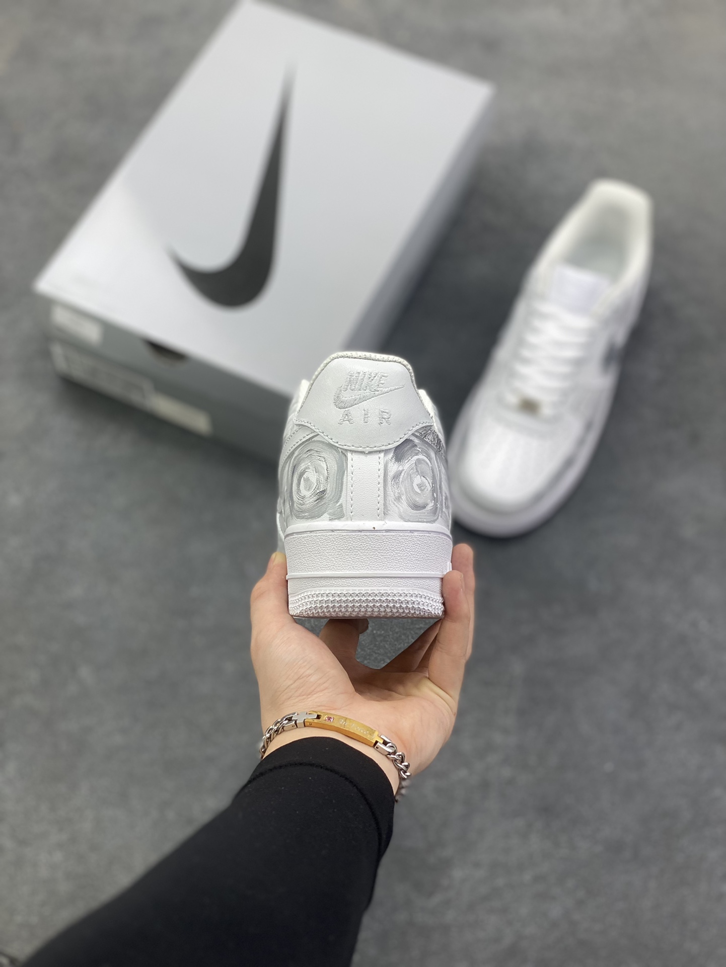 图片[4]-【定制球鞋】Nike Air Force 1 礼袋款 银河序 初一文化 个性 复古 时尚 耐磨平衡 低帮 板鞋 男女同款 灰色工艺难度大 原楦头原纸板 原装鞋盒 定制五金配件 内置全掌气垫 原厂鞋底 货号：CW2288-111 尺码：36 36.5 37.5 38 38.5 39 40 40.5 41 42 42.5 43 44 44.5 45-选品中心