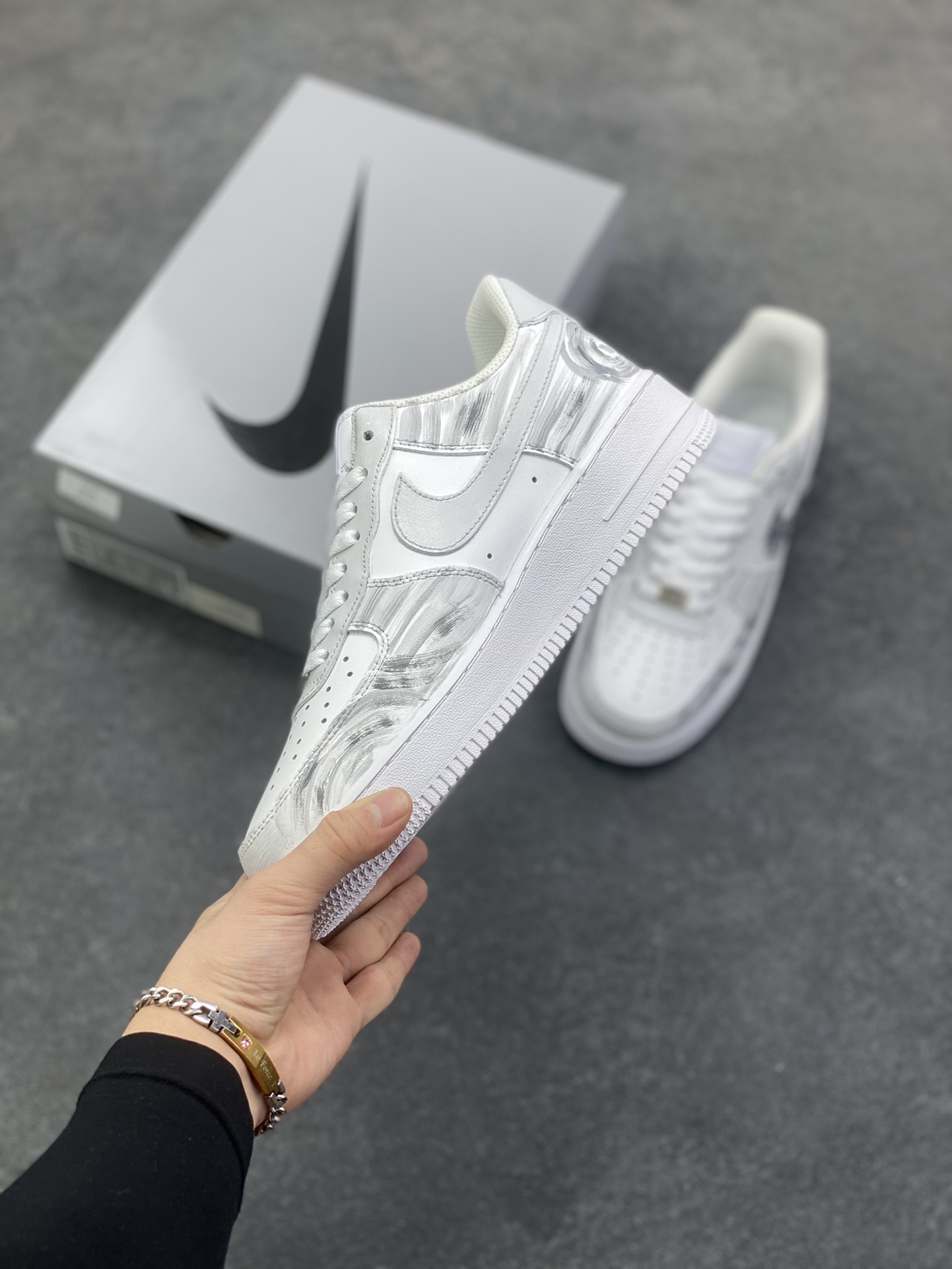 图片[3]-【定制球鞋】Nike Air Force 1 礼袋款 银河序 初一文化 个性 复古 时尚 耐磨平衡 低帮 板鞋 男女同款 灰色工艺难度大 原楦头原纸板 原装鞋盒 定制五金配件 内置全掌气垫 原厂鞋底 货号：CW2288-111 尺码：36 36.5 37.5 38 38.5 39 40 40.5 41 42 42.5 43 44 44.5 45-选品中心