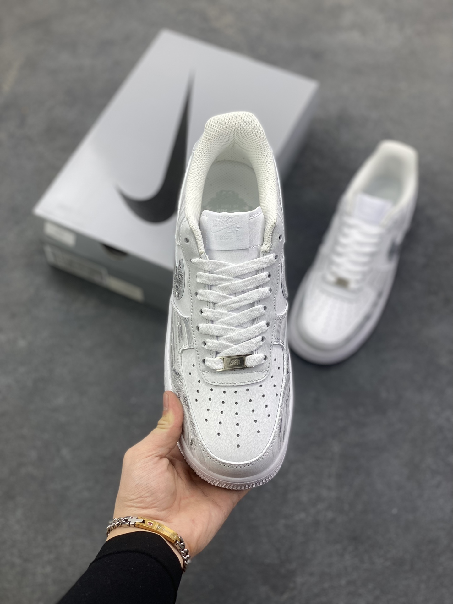 图片[2]-【定制球鞋】Nike Air Force 1 礼袋款 银河序 初一文化 个性 复古 时尚 耐磨平衡 低帮 板鞋 男女同款 灰色工艺难度大 原楦头原纸板 原装鞋盒 定制五金配件 内置全掌气垫 原厂鞋底 货号：CW2288-111 尺码：36 36.5 37.5 38 38.5 39 40 40.5 41 42 42.5 43 44 44.5 45-选品中心