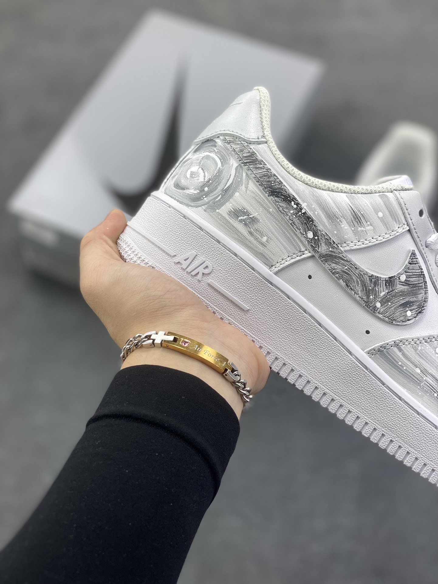 图片[6]-【定制球鞋】Nike Air Force 1 礼袋款 银河序 初一文化 个性 复古 时尚 耐磨平衡 低帮 板鞋 男女同款 灰色工艺难度大 原楦头原纸板 原装鞋盒 定制五金配件 内置全掌气垫 原厂鞋底 货号：CW2288-111 尺码：36 36.5 37.5 38 38.5 39 40 40.5 41 42 42.5 43 44 44.5 45-选品中心
