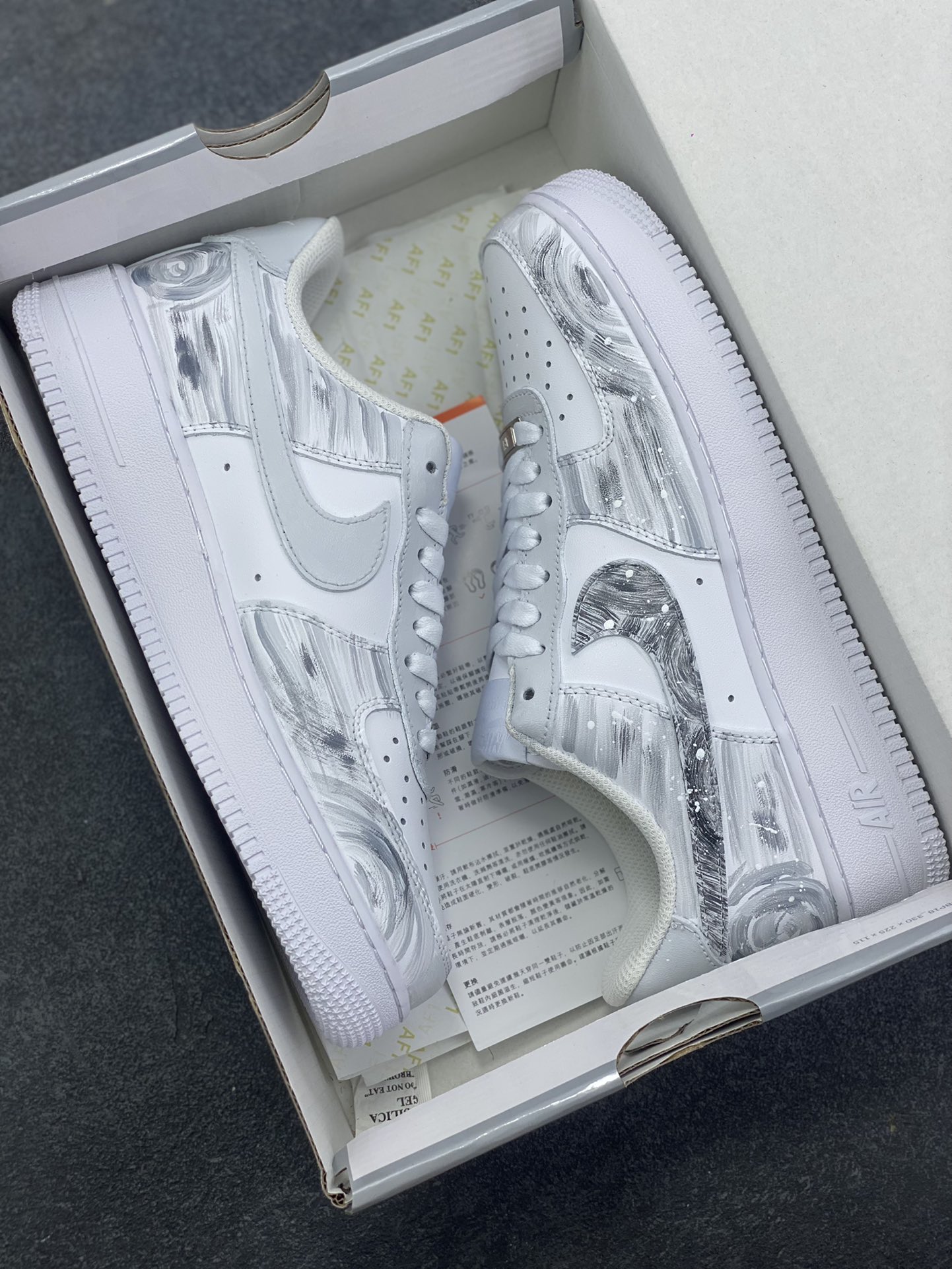 图片[9]-【定制球鞋】Nike Air Force 1 礼袋款 银河序 初一文化 个性 复古 时尚 耐磨平衡 低帮 板鞋 男女同款 灰色工艺难度大 原楦头原纸板 原装鞋盒 定制五金配件 内置全掌气垫 原厂鞋底 货号：CW2288-111 尺码：36 36.5 37.5 38 38.5 39 40 40.5 41 42 42.5 43 44 44.5 45-选品中心