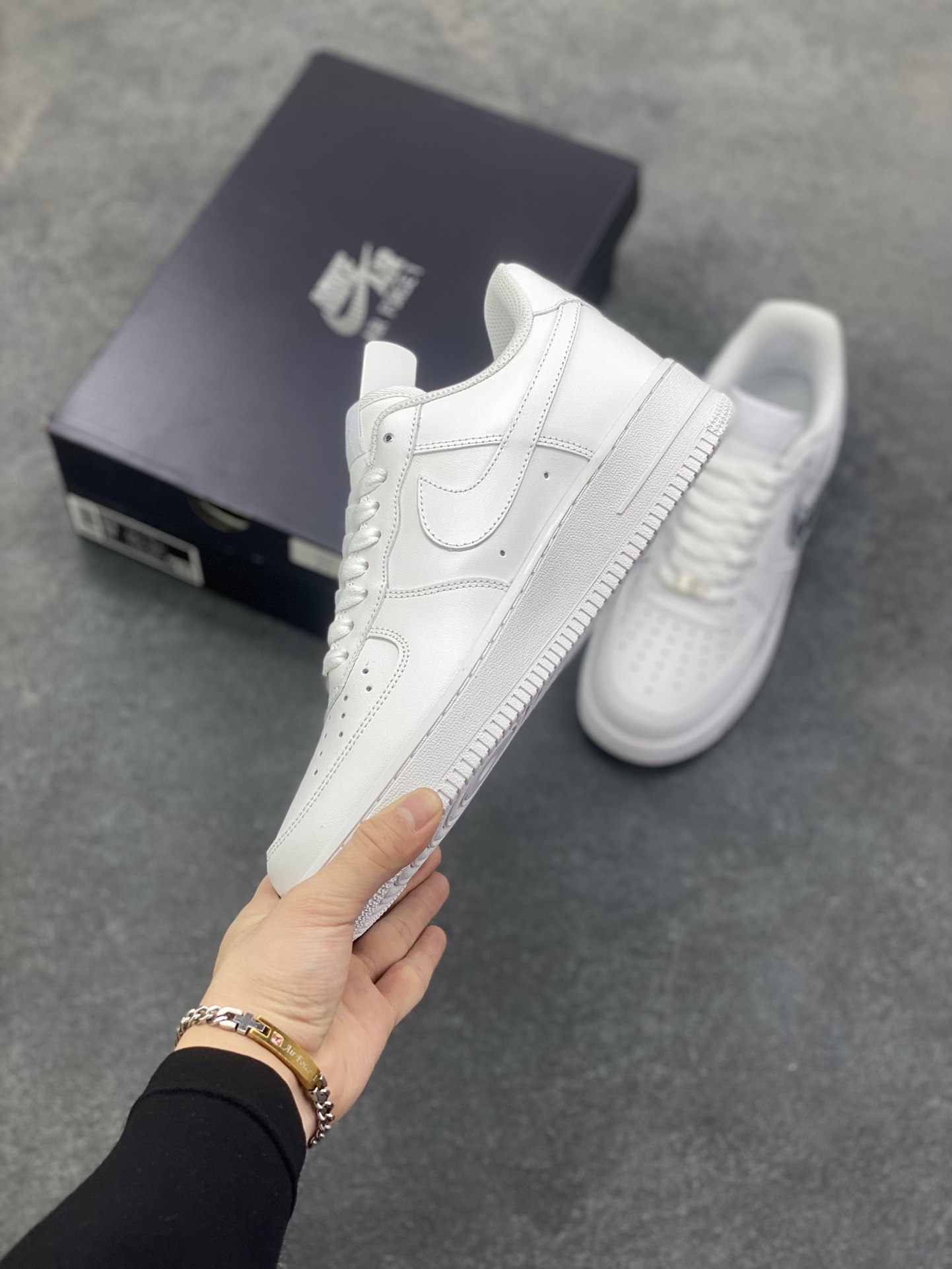 图片[3]-Nike Air Force 1 Low 万圣节白黑涂鸦 原楦头原纸板 打造纯正空军版型 专注外贸渠道 全掌内置蜂窝气垫 原盒配件 原厂中底钢印、拉帮完美 货号：FV5159-111 尺码：36 36.5 37.5 38 38.5 39 40 40.5 41 42 42.5 43 44 44.5 45-选品中心