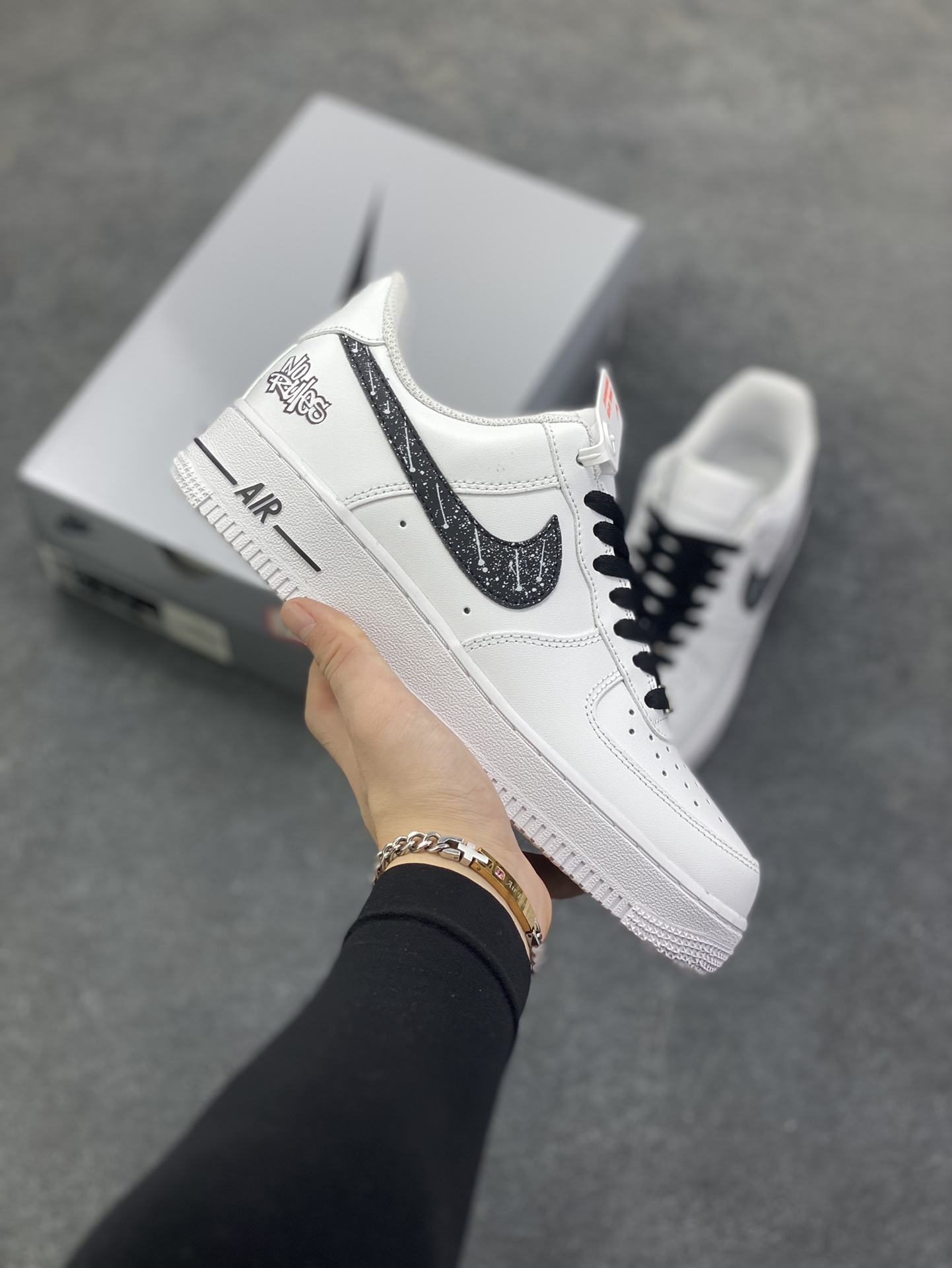 Nike Air Force 1 Low’07 星芒轨迹 空军一号低帮休闲板鞋 定制皮料 原厂3D打印 定制鞋盒 原楦原纸板 纯正空军版型 内置全掌气垫 货号：ZH0316-126 尺码：36 36.5 37.5 38 38.5 39 40 40.5 41 42 42.5 43 44 44.5 45-选品中心