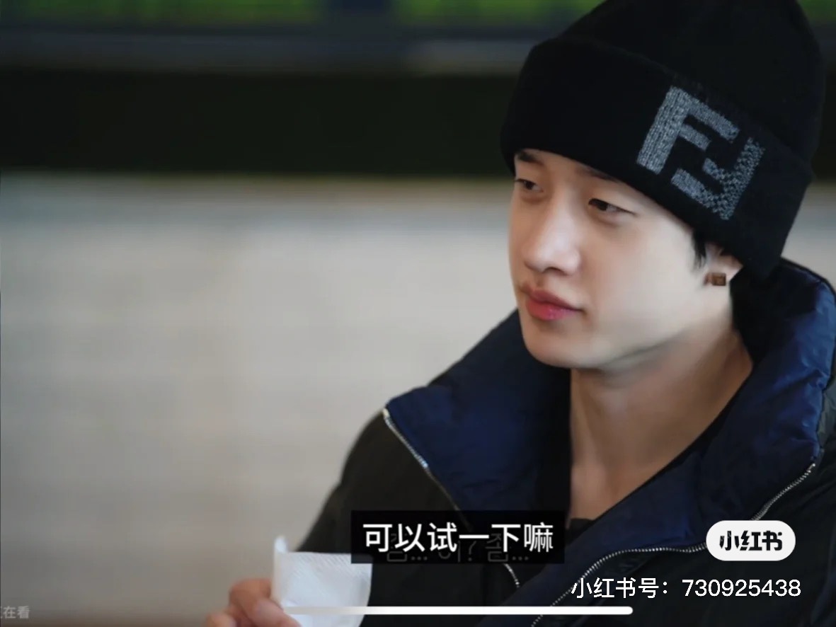 NO:580355,FENDI official website quality Fendi autumn and winter Internet celebrity fashion blogger recommended knitted hat, which hides a quiet sense of luxury. Every line is neat and generous, simple but not simple, generous and stylish. Every detail shows high-end taste, and the sense of fashion becomes more and more intriguing in the restraint. Hats, fisherman hats, baseball caps, knitted hats, hats, fendi, fendi, espadrilles, hats19860909FENDI官网品质芬迪秋冬网红时尚博主推荐款针织帽,藏着不动声色的高级感,每一处线条都透着利落大方,简约而不简单,大方且不失格调,处处细节都彰显着高端品味,时尚感在克制中愈发耐人寻味.帽子渔夫帽棒球帽针织帽,帽子,fendi,fendi,espadrilles,hats,hat