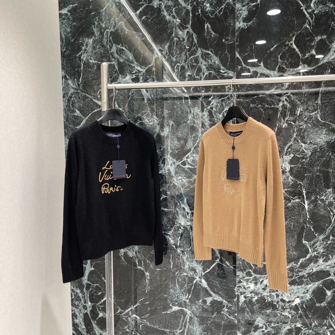 路易 25秋冬新款 字母套头毛衣 胸前字母标识立体刺绣浮雕装饰，彰显品牌调性，常规松身版型不挑身材年龄，