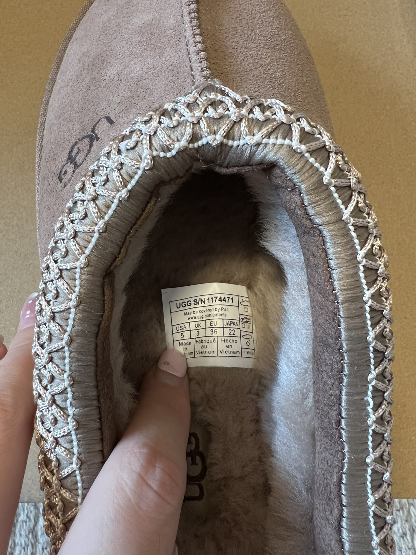 Gucci Women's Slip-On Loafers with Thick Sole - Comfortable & Stylish 10 i1761369270 2852 8