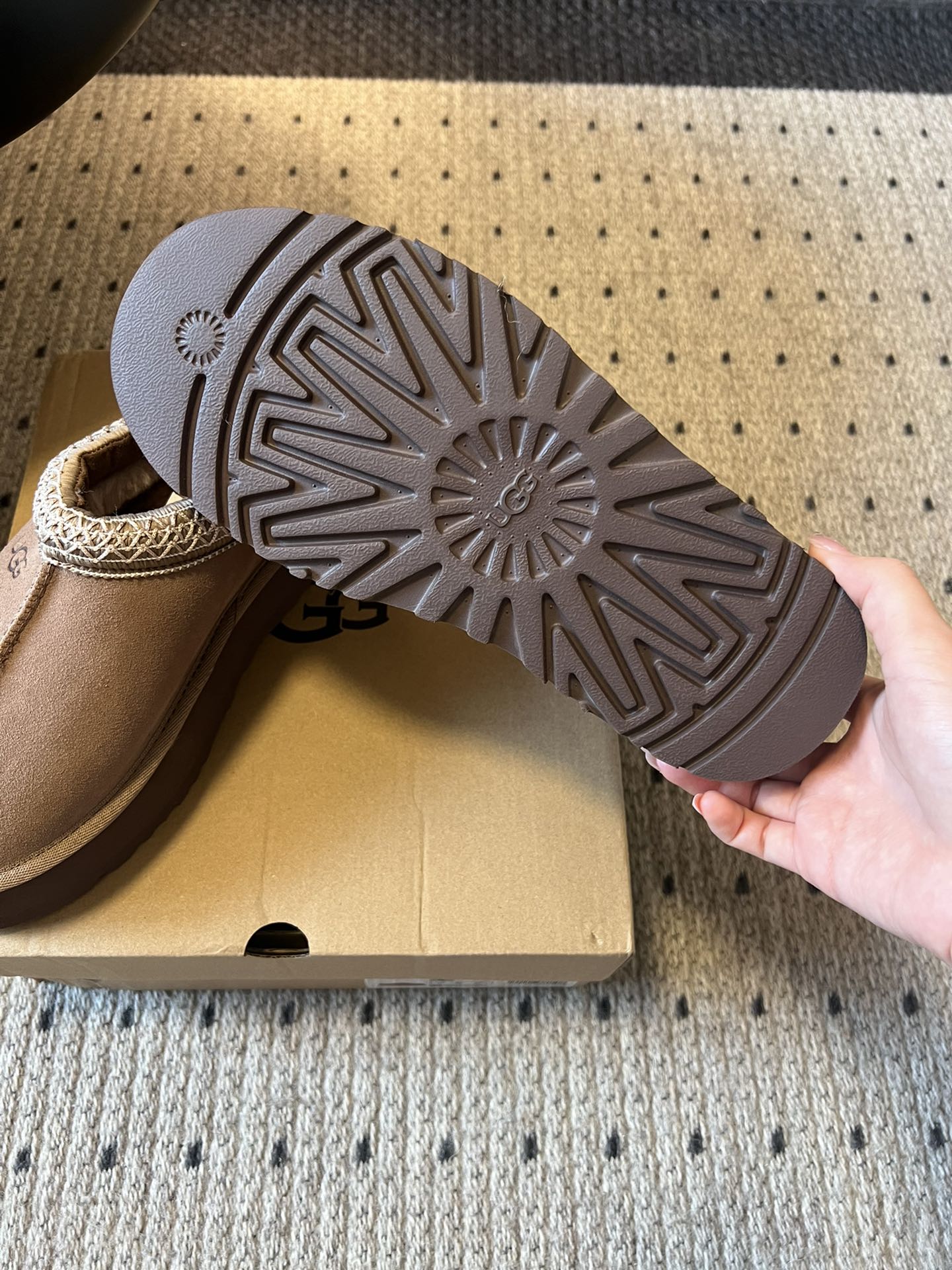 Gucci Women's Slip-On Loafers with Thick Sole - Comfortable & Stylish 5 i1761369270 3041 3