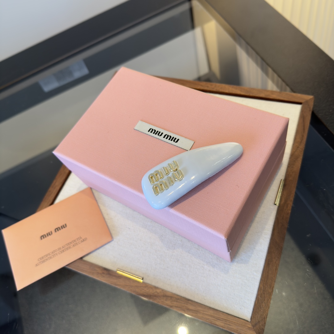 NO:586467,miumiu new hairpin hairpins, hairpins, miumiu, hairpins19860909miumiu缪缪新款发夹发夹,发夹,miumiu,hairpins,accessory