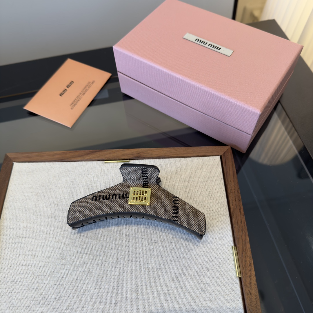 NO:586516,miumiu new hairpin hairpins, hairpins, miumiu, hairpins19860909miumiu缪缪新款发夹发夹,发夹,miumiu,hairpins,accessory