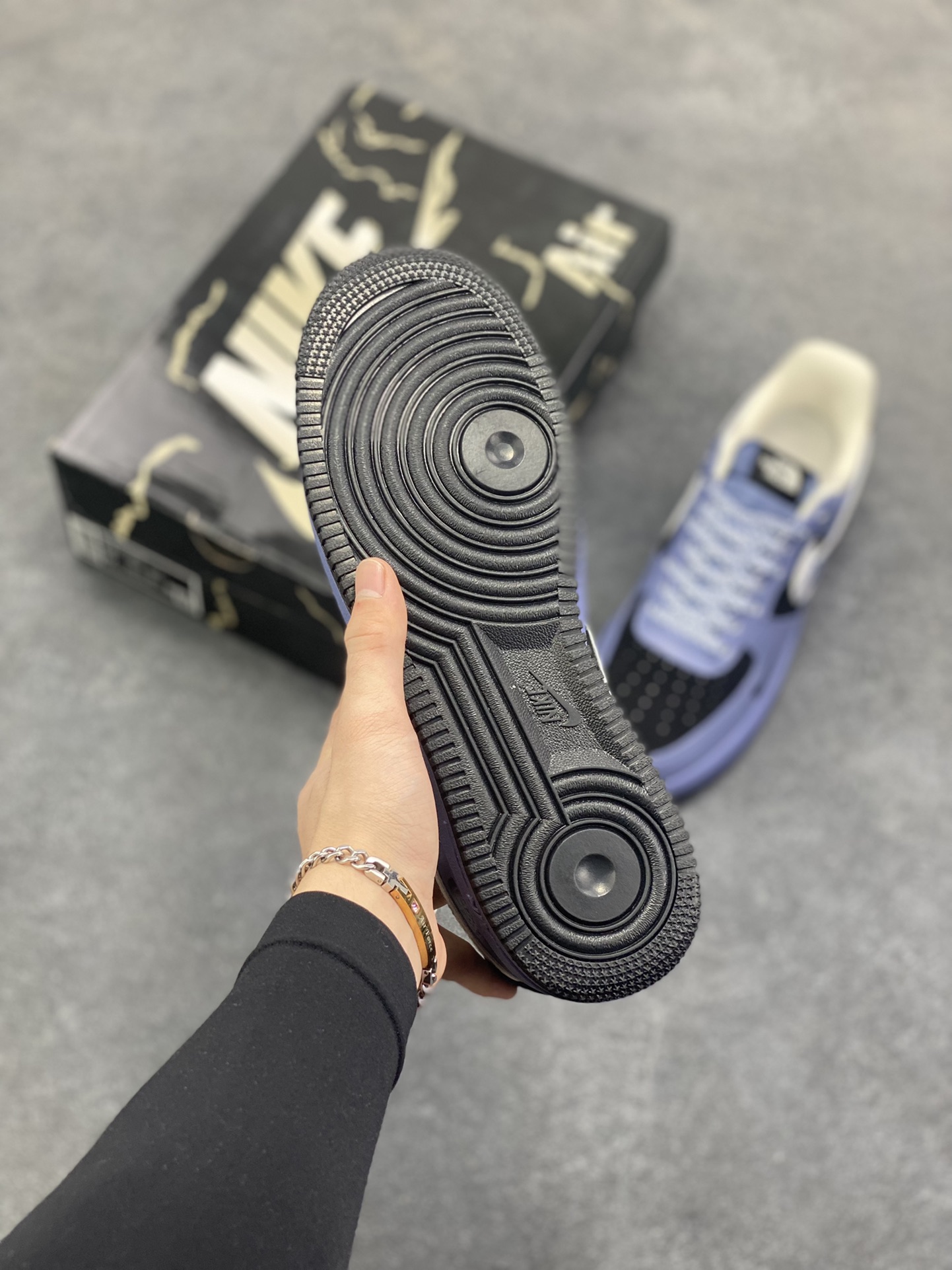 图片[5]-Nike Air Force 1 \’07 Low “北面联名——雪山黑蓝银”空军一号 高端定制 低帮 运动鞋 休闲鞋 折边针车 工艺难度大 原楦头原纸板 原装鞋盒 定制五金配件 内置全掌气垫 原厂鞋底 货号：KJ1688-018 尺码：36 36.5 37.5 38 38.5 39 40 40.5 41 42 42.5 43 44 44.5 45-选品中心