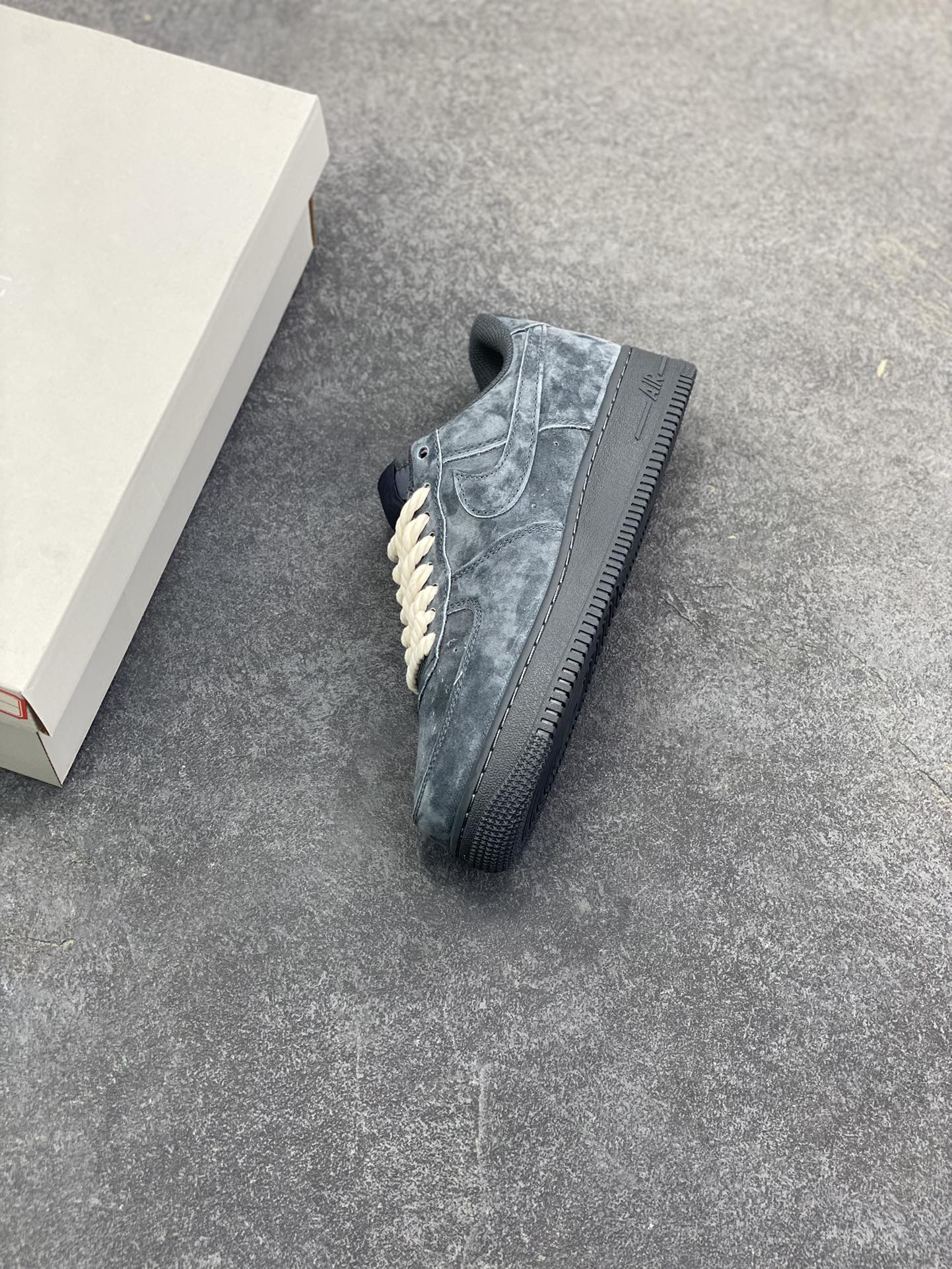 图片[7]-Nike Air Force 1 Low 空军一号低帮百搭休闲运动板鞋。柔软、弹性十足的缓震性能和出色的中底设计，横跨复古与现代的外型结合，造就出风靡全球三十多年的Force 1，直到今天还深受青睐。 货号：CW2288-001 尺码：36 36.5 37.5 38 38.5 39 40 40.5 41 42 42.5 43 44 44.5 45-选品中心