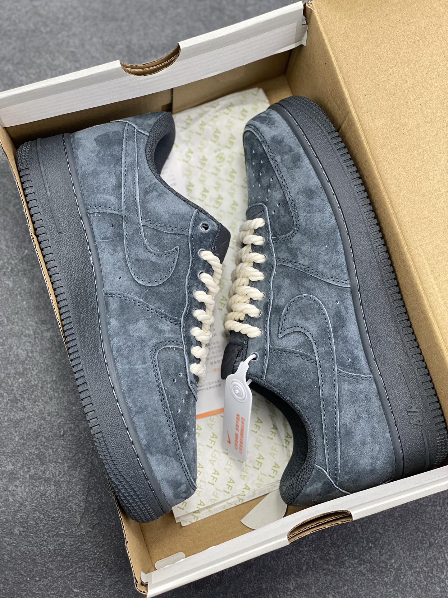 图片[9]-Nike Air Force 1 Low 空军一号低帮百搭休闲运动板鞋。柔软、弹性十足的缓震性能和出色的中底设计，横跨复古与现代的外型结合，造就出风靡全球三十多年的Force 1，直到今天还深受青睐。 货号：CW2288-001 尺码：36 36.5 37.5 38 38.5 39 40 40.5 41 42 42.5 43 44 44.5 45-选品中心