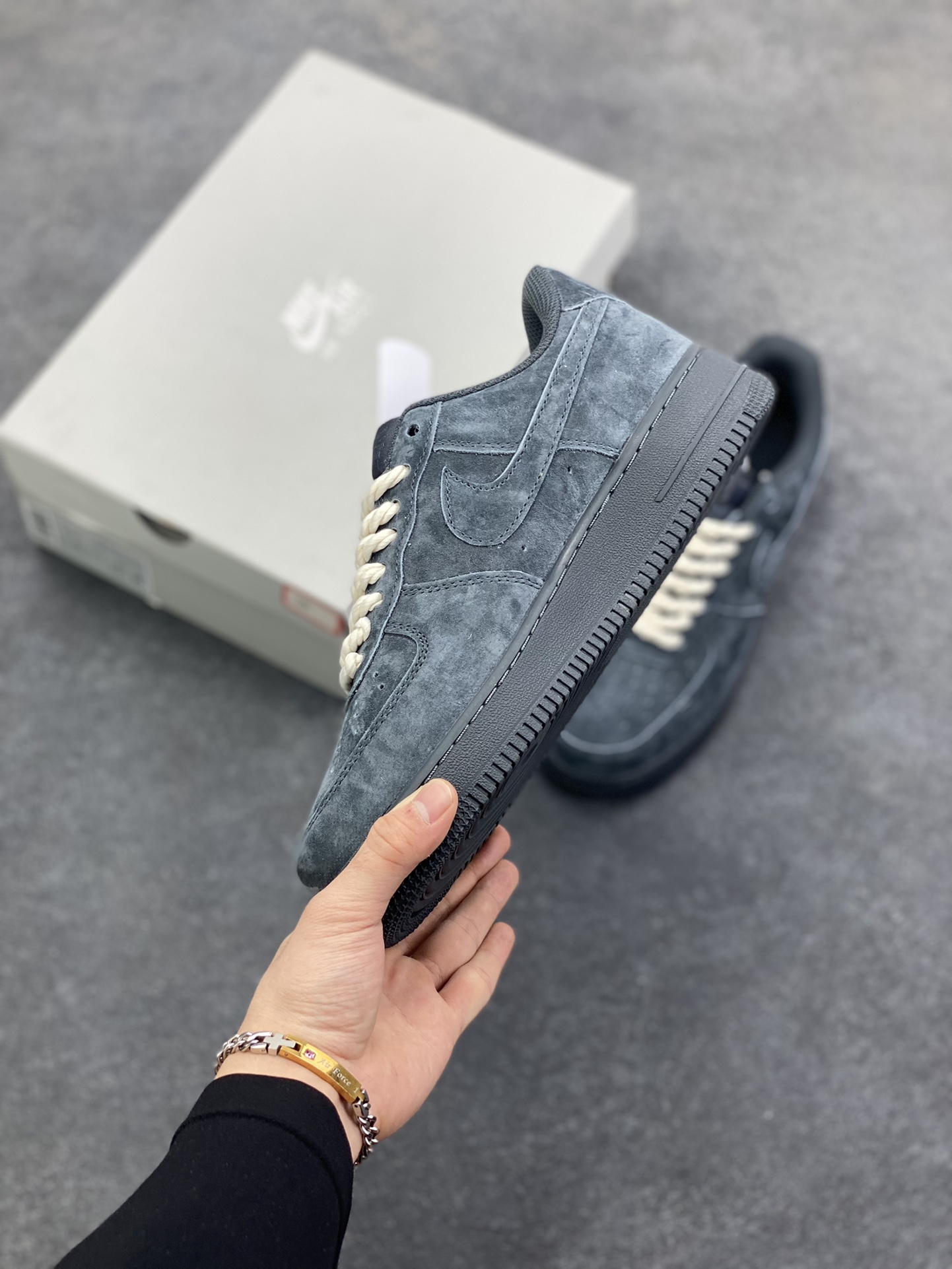 图片[3]-Nike Air Force 1 Low 空军一号低帮百搭休闲运动板鞋。柔软、弹性十足的缓震性能和出色的中底设计，横跨复古与现代的外型结合，造就出风靡全球三十多年的Force 1，直到今天还深受青睐。 货号：CW2288-001 尺码：36 36.5 37.5 38 38.5 39 40 40.5 41 42 42.5 43 44 44.5 45-选品中心